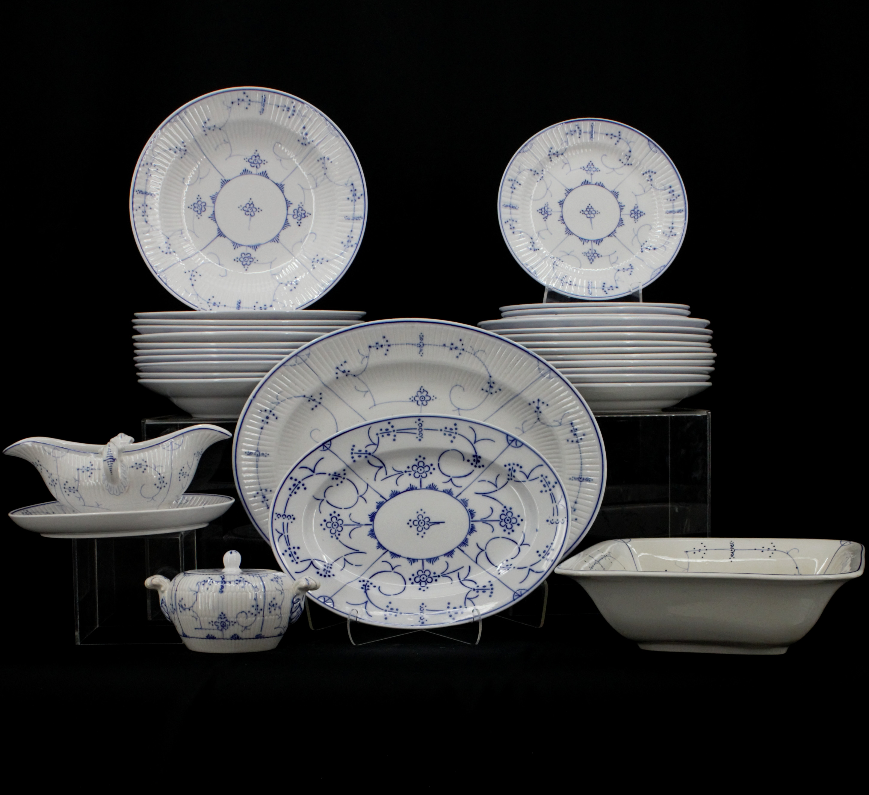 MATSERVIS, 31 delar, "Musselmalet", porslin, Villeroy & Boch, Dresden, Tyskland.