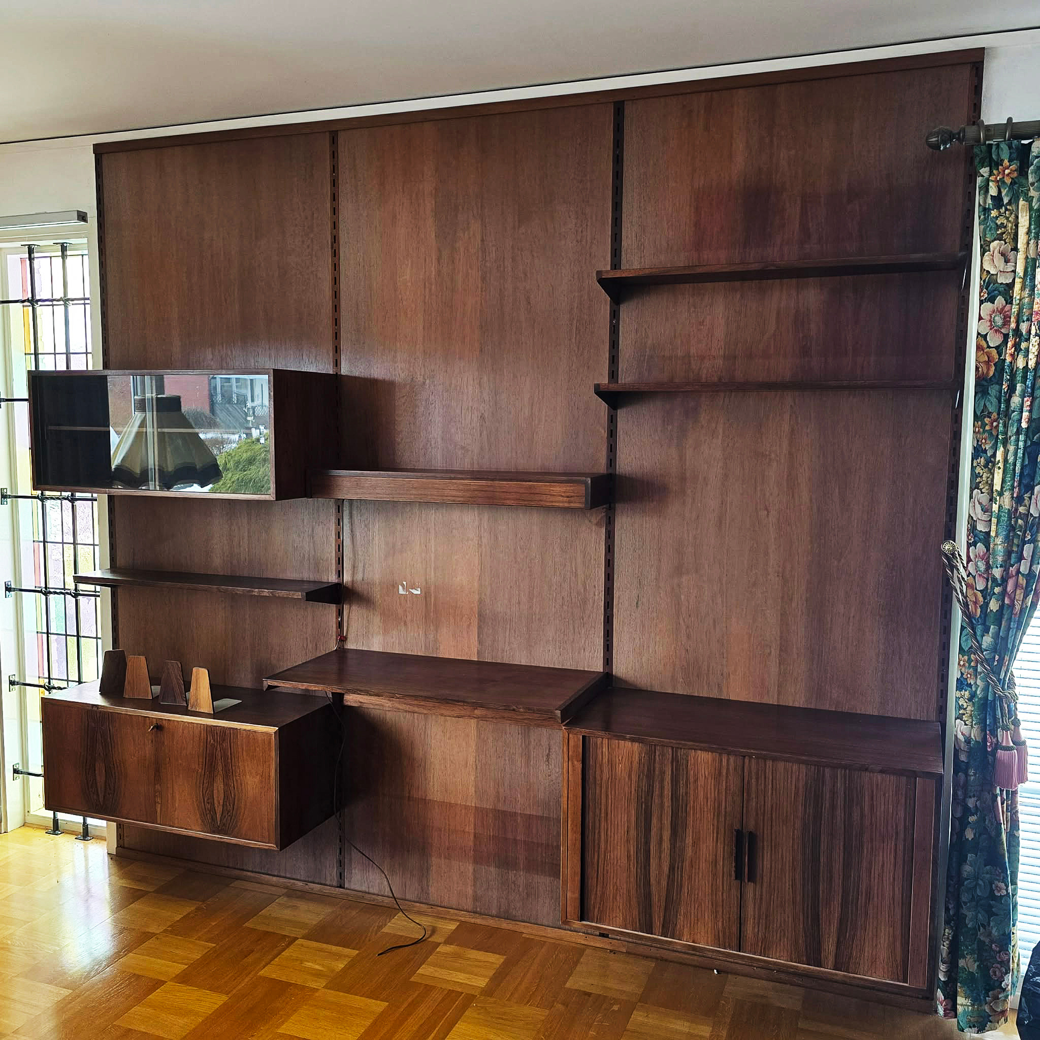 KAI KRISTIANSEN. Hyllsystem, 23 delar, jakaranda, Fornem Møbelkunst, 1960-tal.