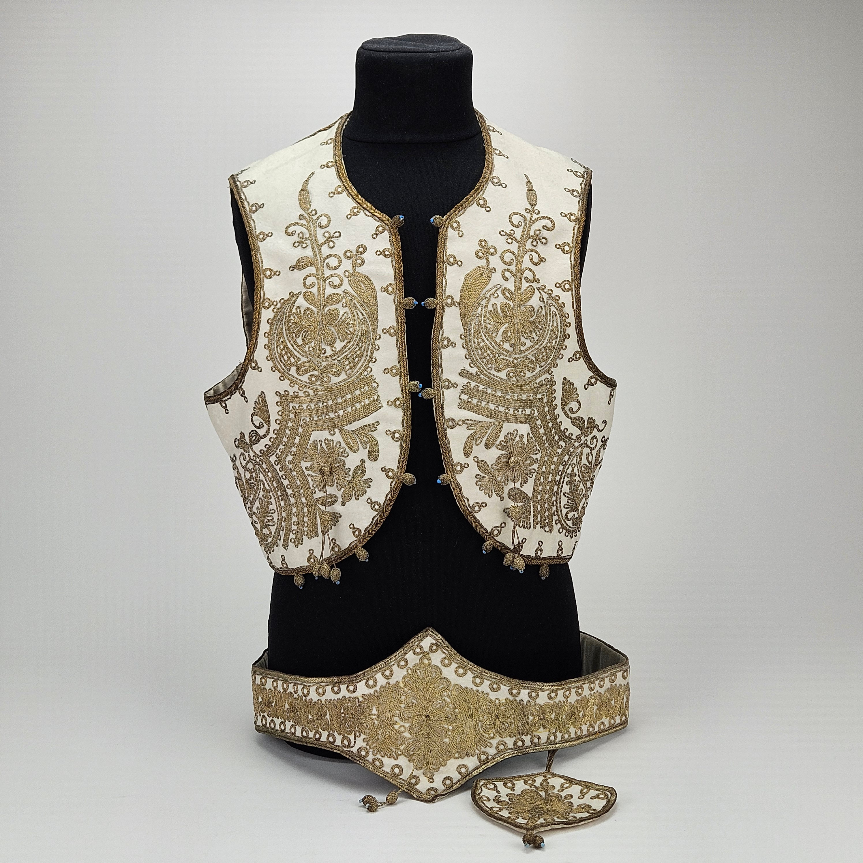 VÄST, BÄLTE OCH VÄSKA, broderade, orientaliska, 1800/1900-tal.