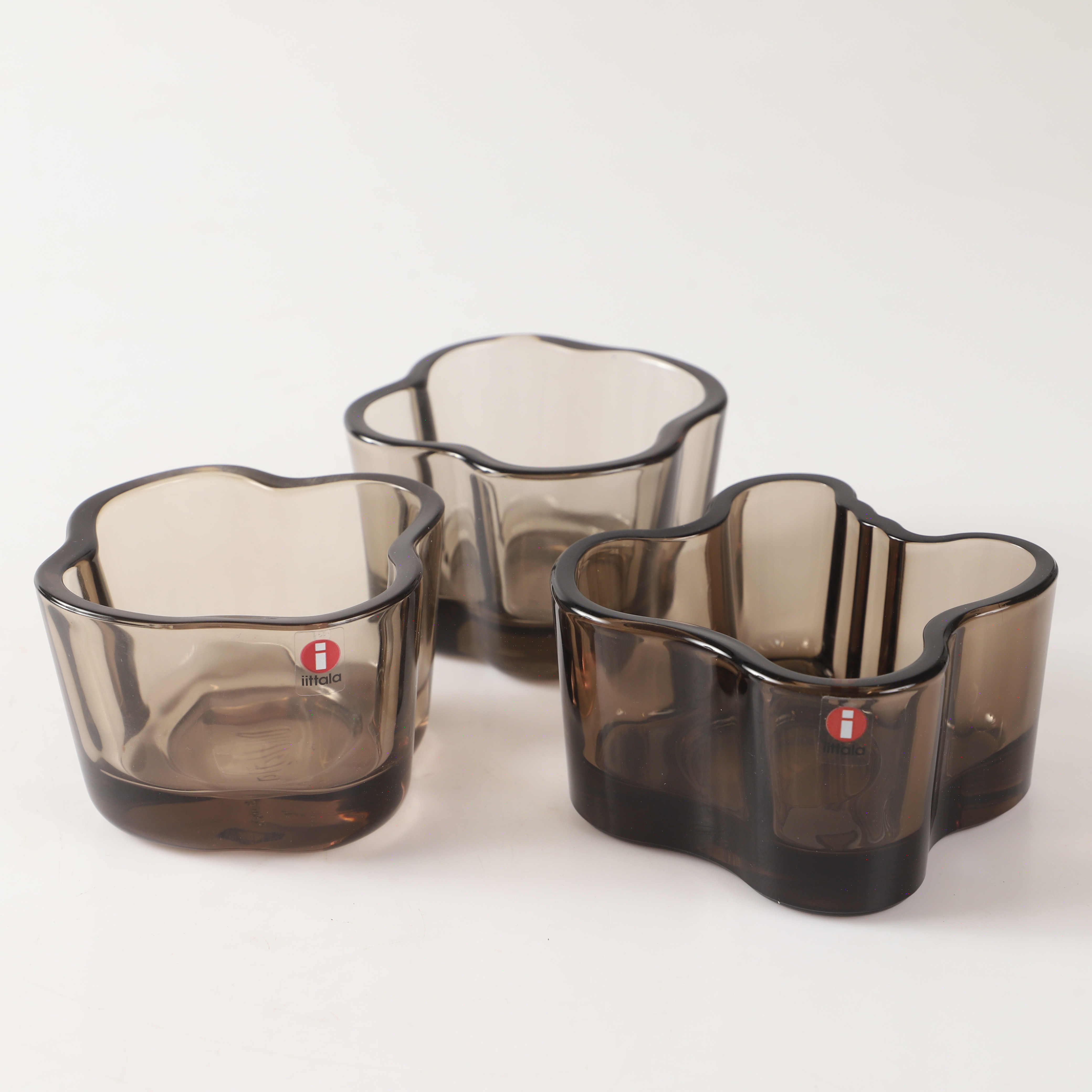 ALVAR AALTO. Ljuslyktor, 3 stycken, rökfärgat glas, Iittala, Finland.