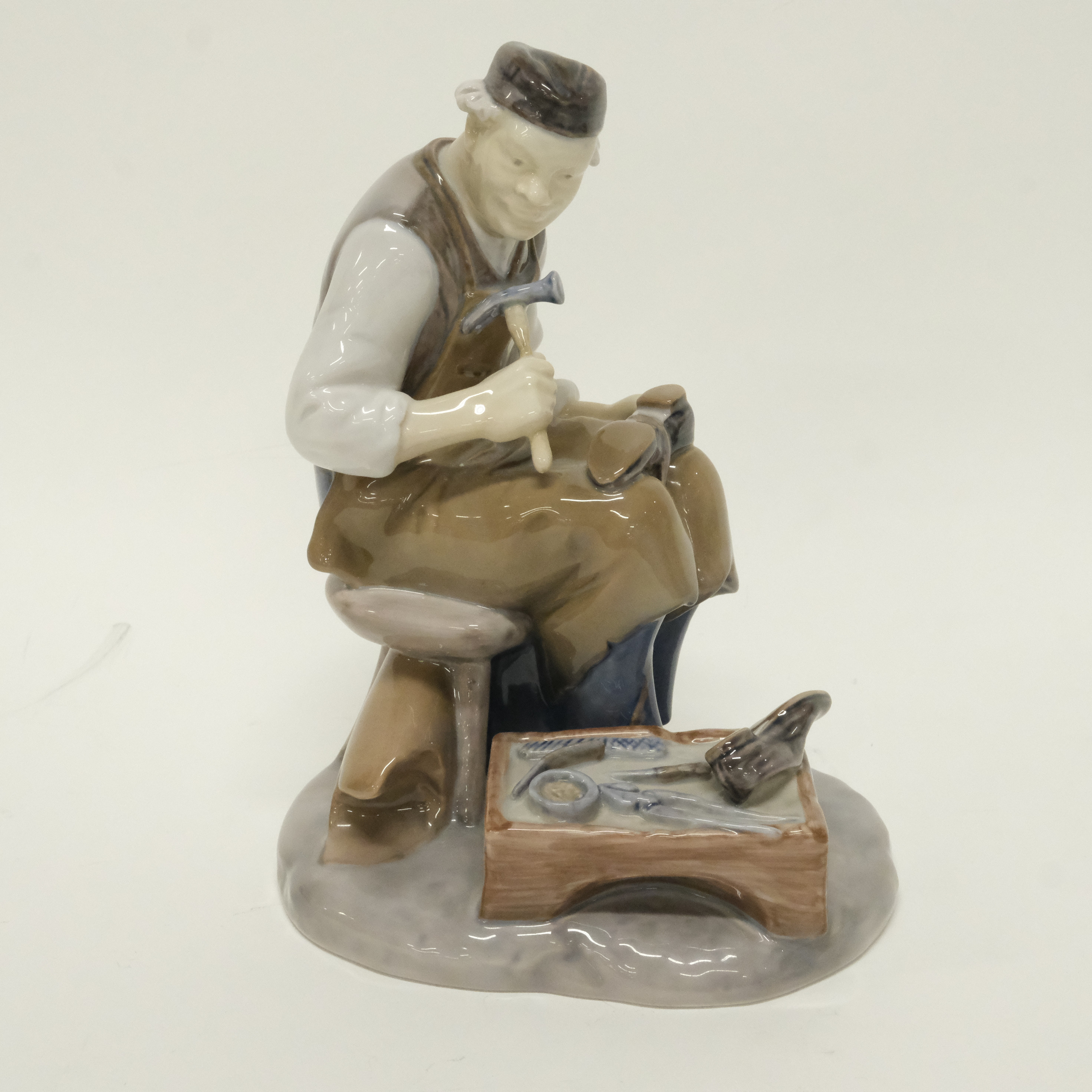 AXEL LOCHER. FIGURIN, SKOMAKARE, BING & GRÖNDAHL.