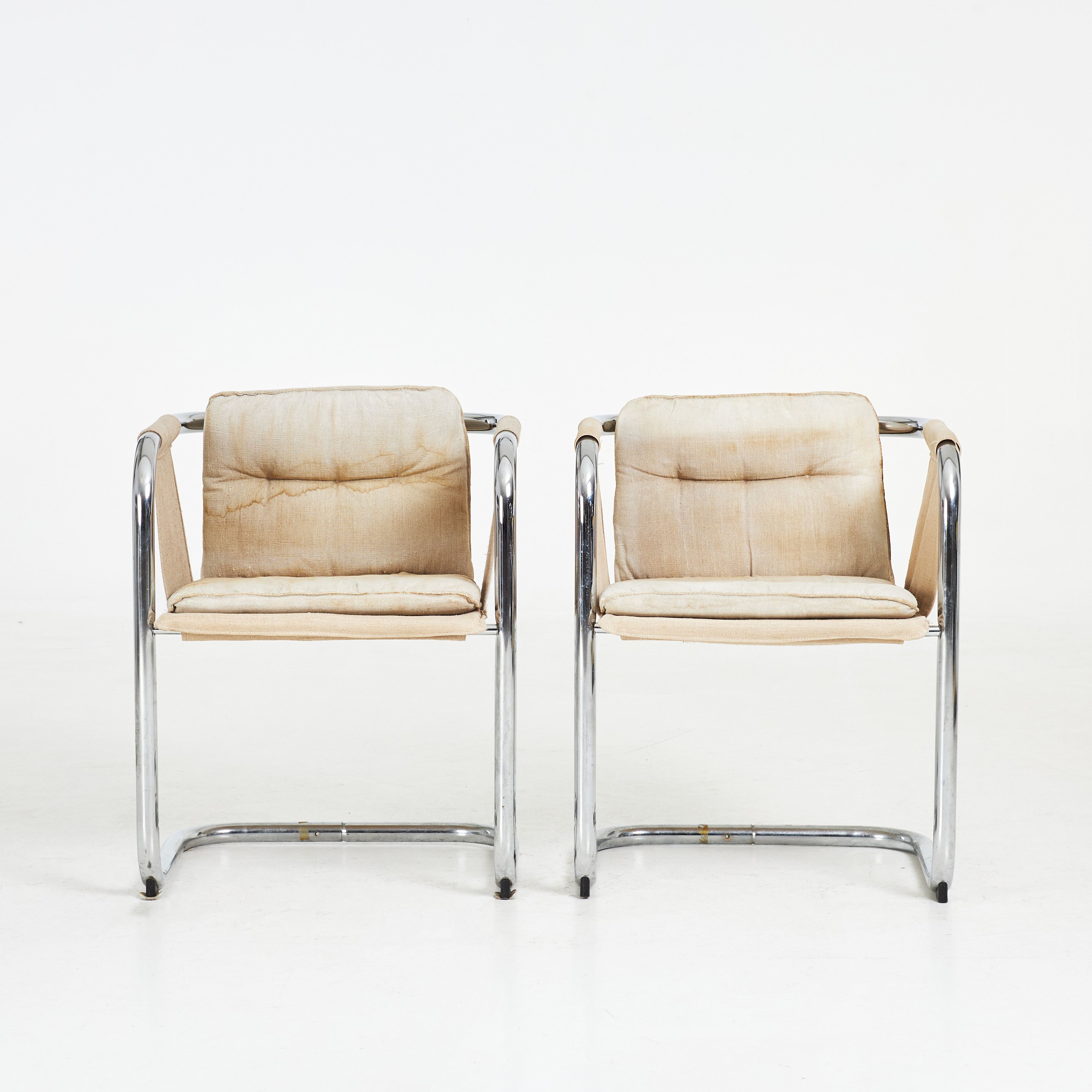 STÅLRÖRSSTOLAR. ett par, sittdel och dynor i textil.