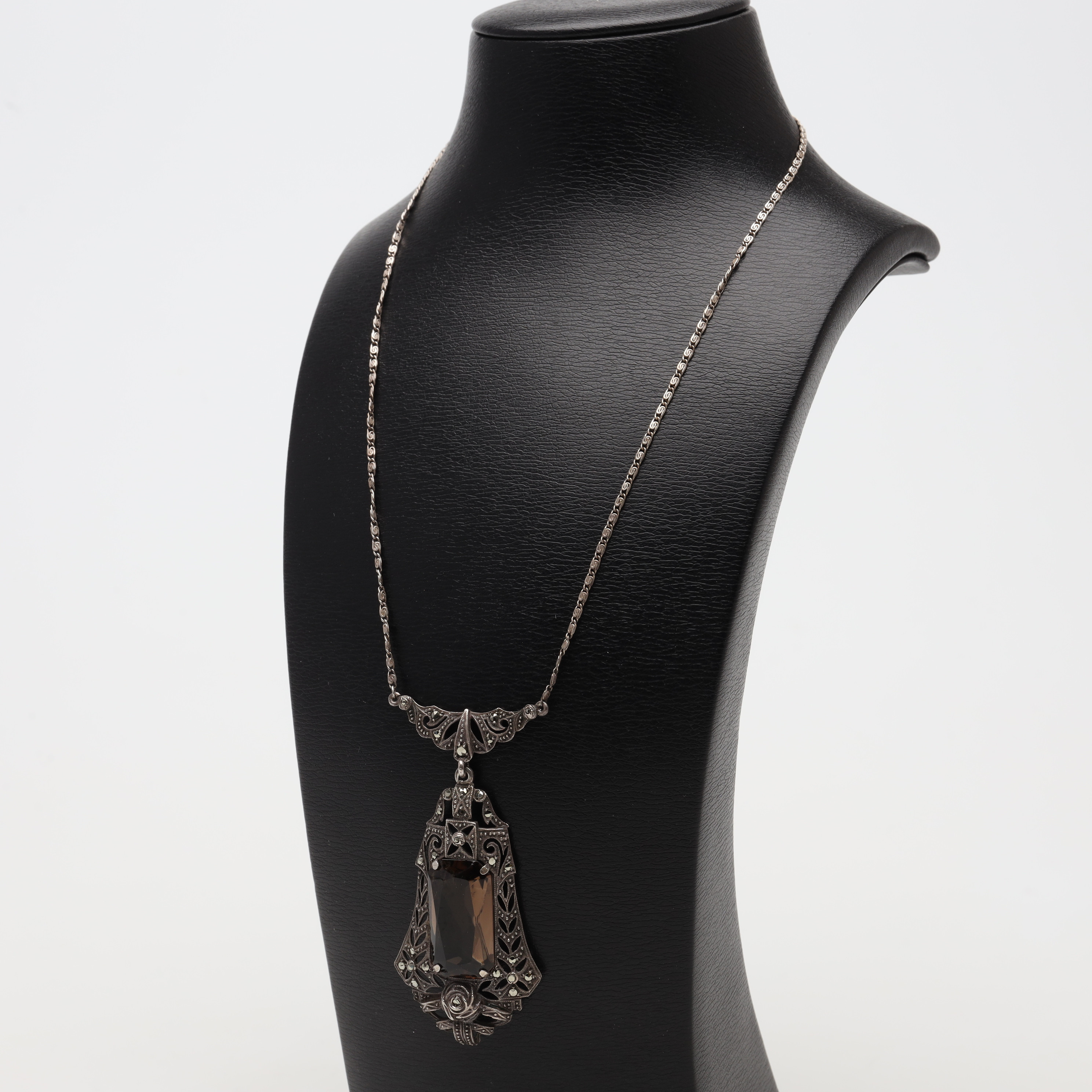 COLLIER, silver, markasiter bruttovikt ca 14, 7gram.