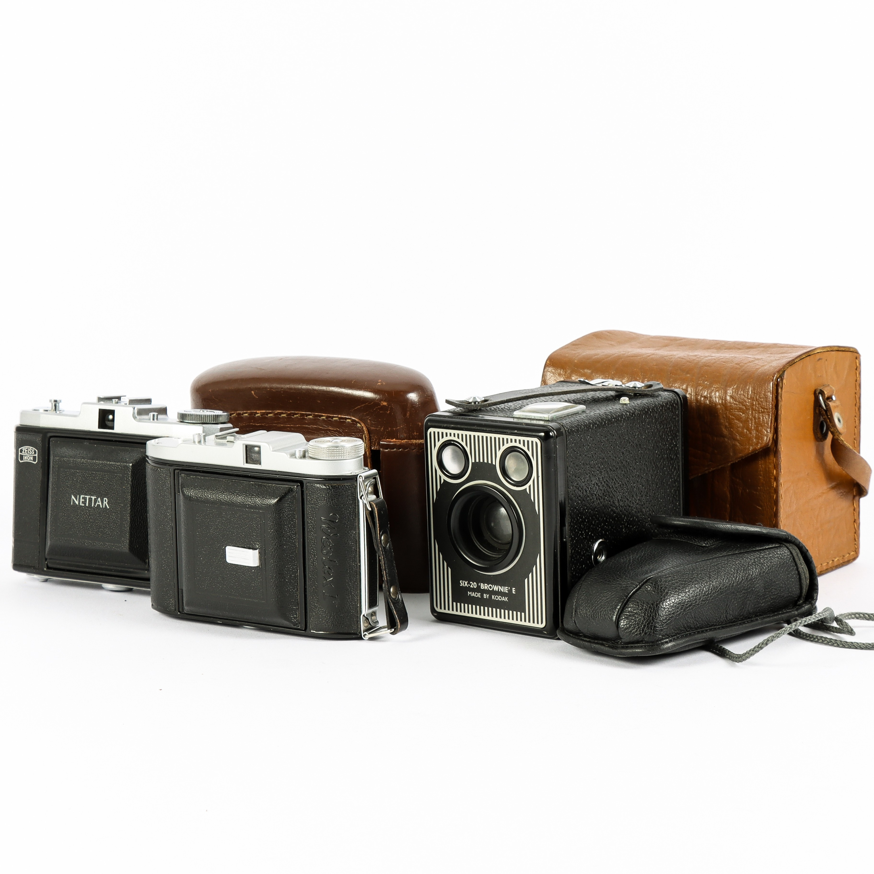 KAMEROR 4 stycken, Kodak "Brownie" Zeiss Ikon "Nettar" Westex 2 & Olympus.