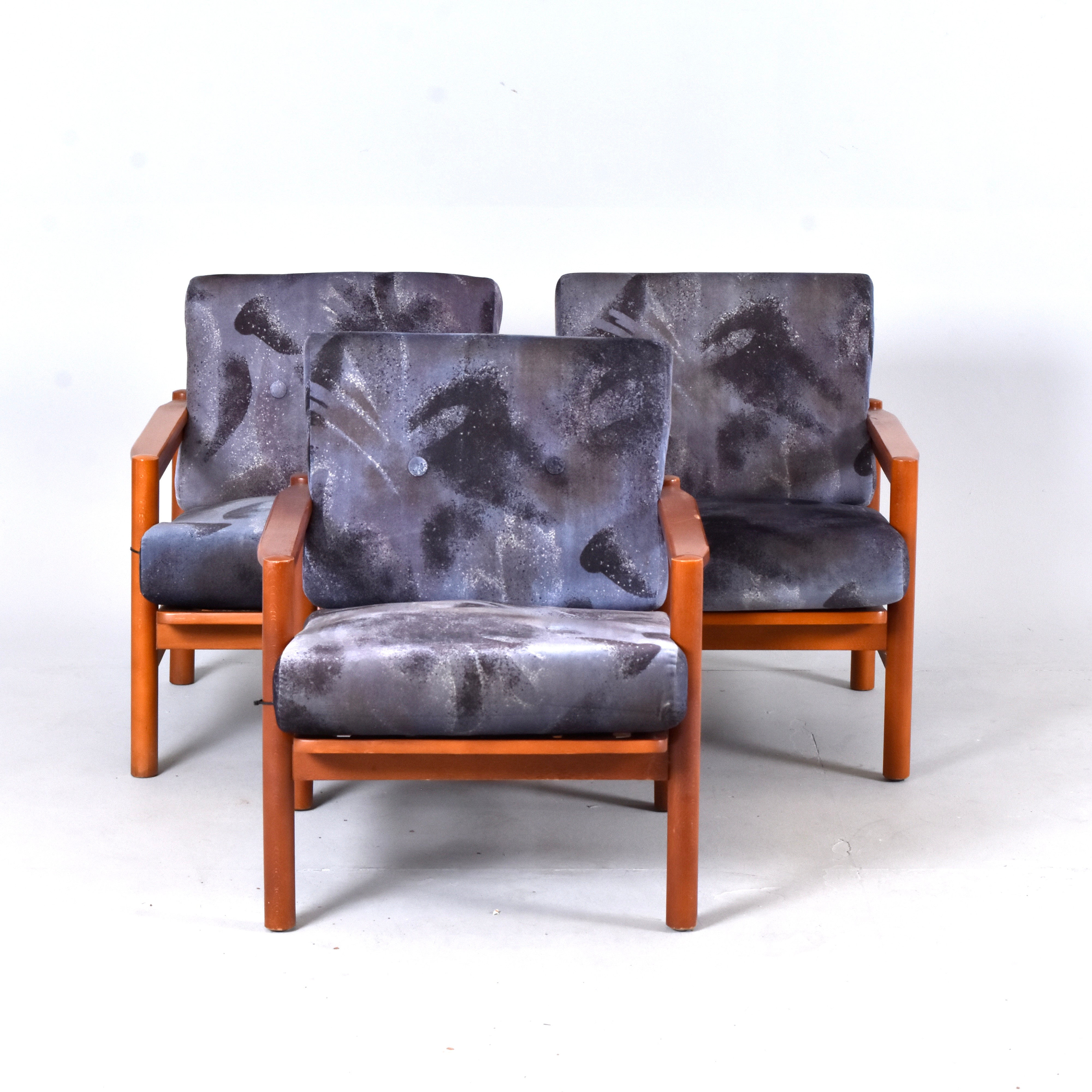 FÅTÖLJER, 3 st i klassisk skandinavisk stil , 1900- talets mitt.