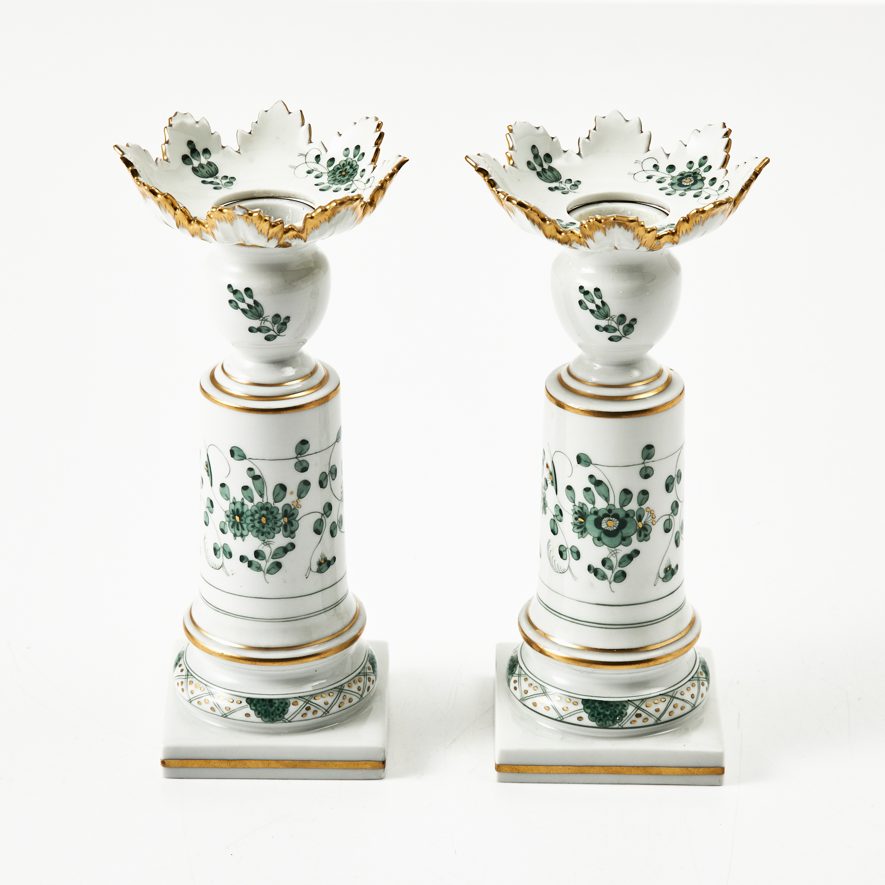 MEISSEN. Ljusstakar, ett par, porslin, "Indisk Grön", 1900-talets mitt.