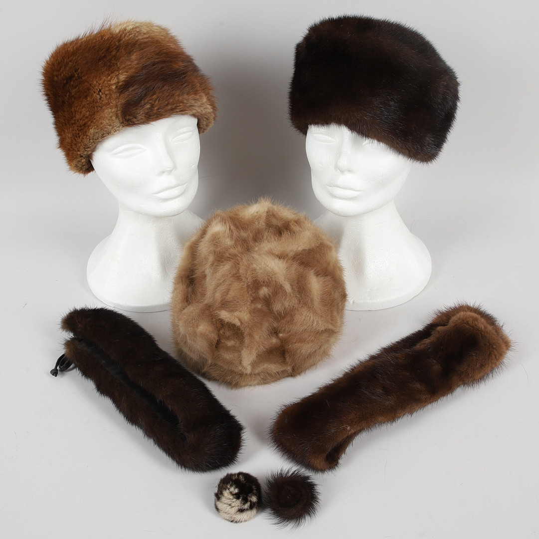 PÄLSHATTAR, STOLA, pannband & broscher, 7 delar, mink & räv, 1900-tal.
