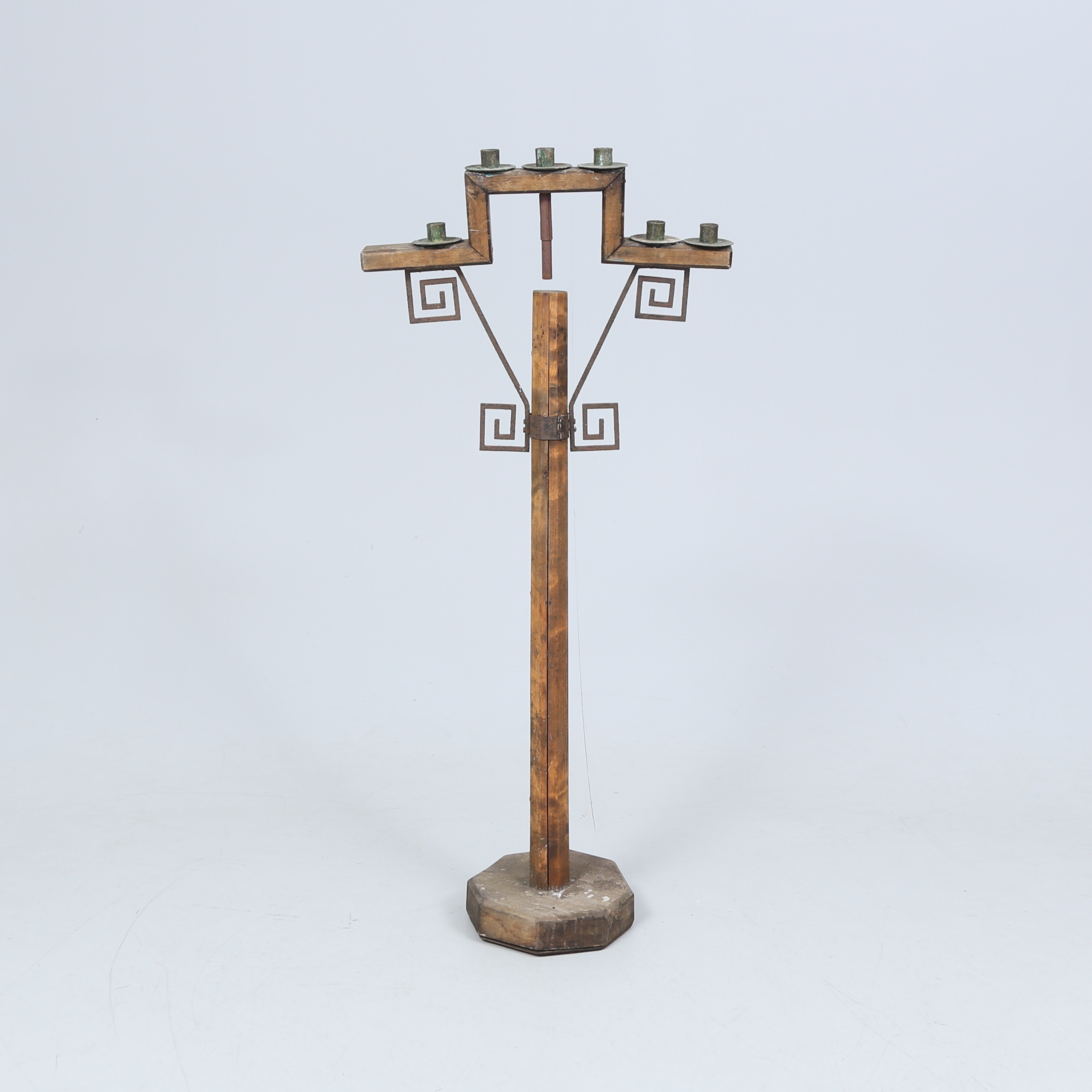 GOLVLJUSSTAKE/GOLVKANDELABER, 1900-talets första hälft.