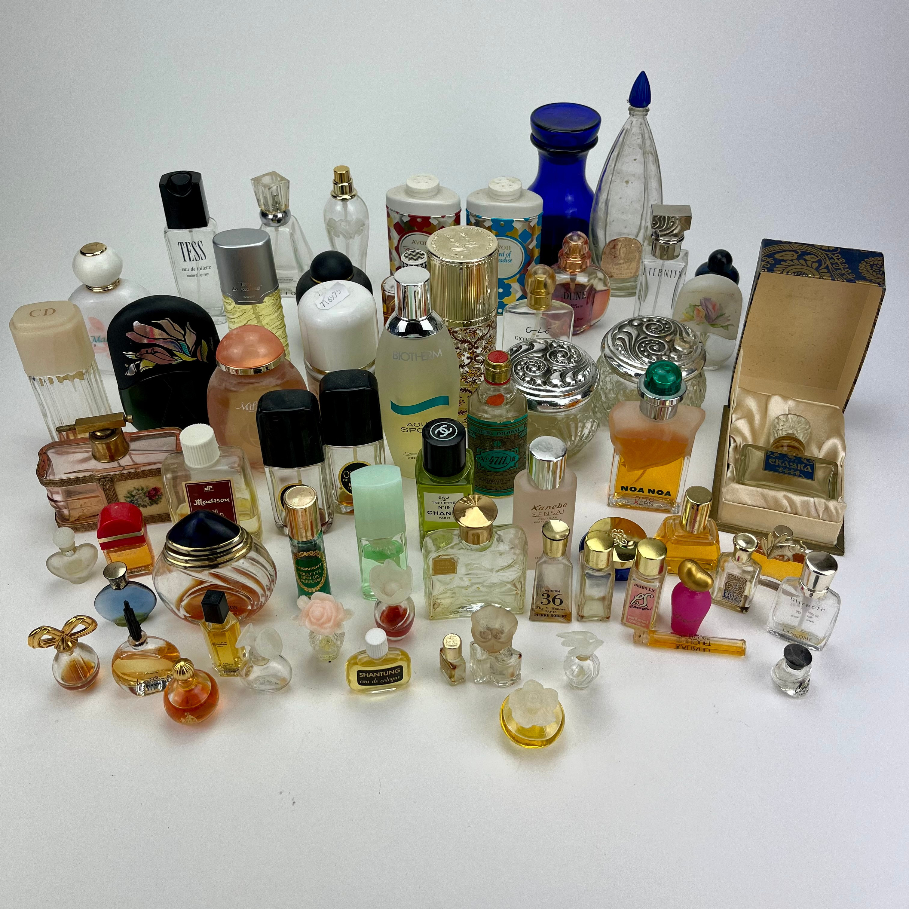 PARTI PARFYMFLASKOR med mera.