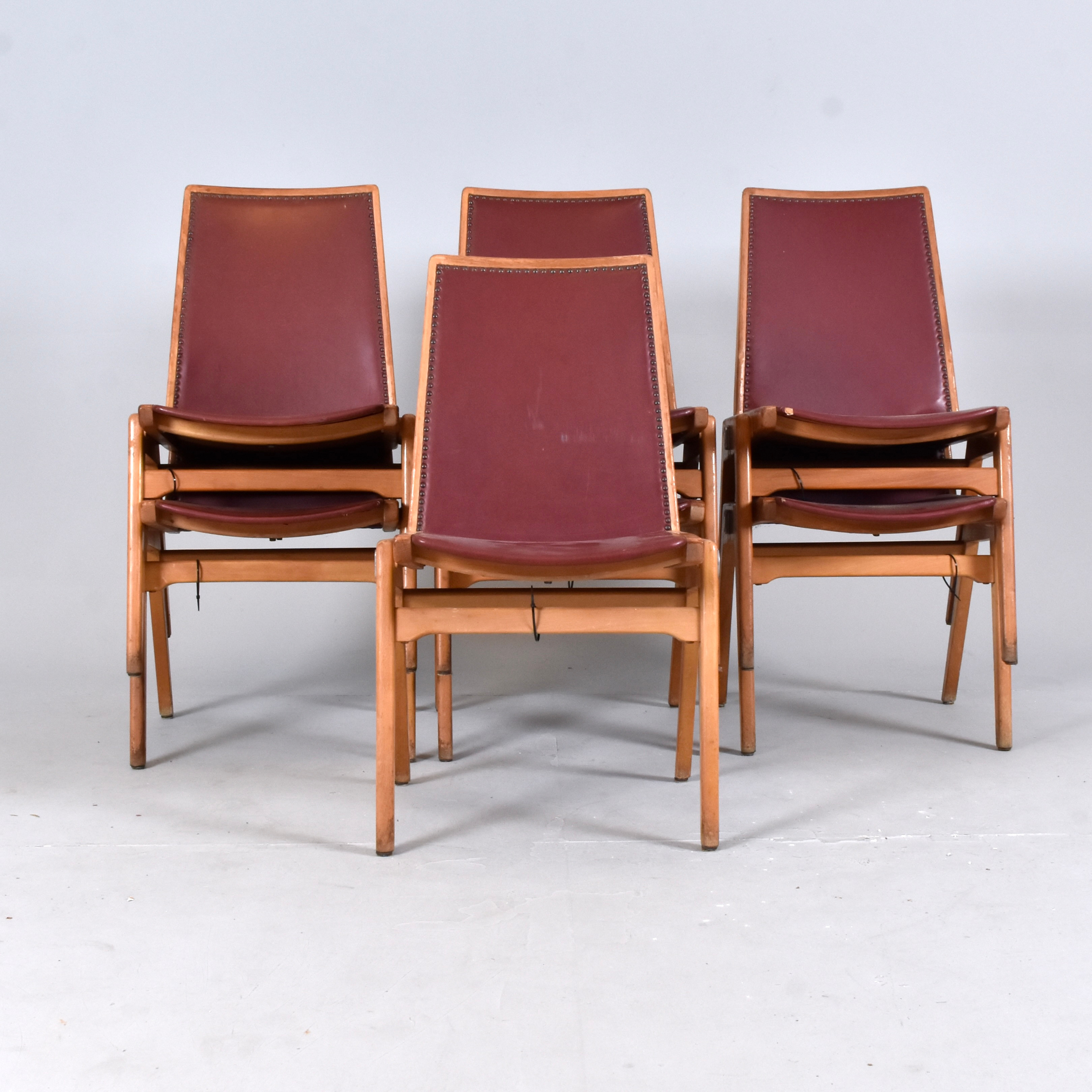 TEATERSTOLAR med nitad sits och rygg, 7 st, Bombenstabil, Tyskland, 1900-talets första del.