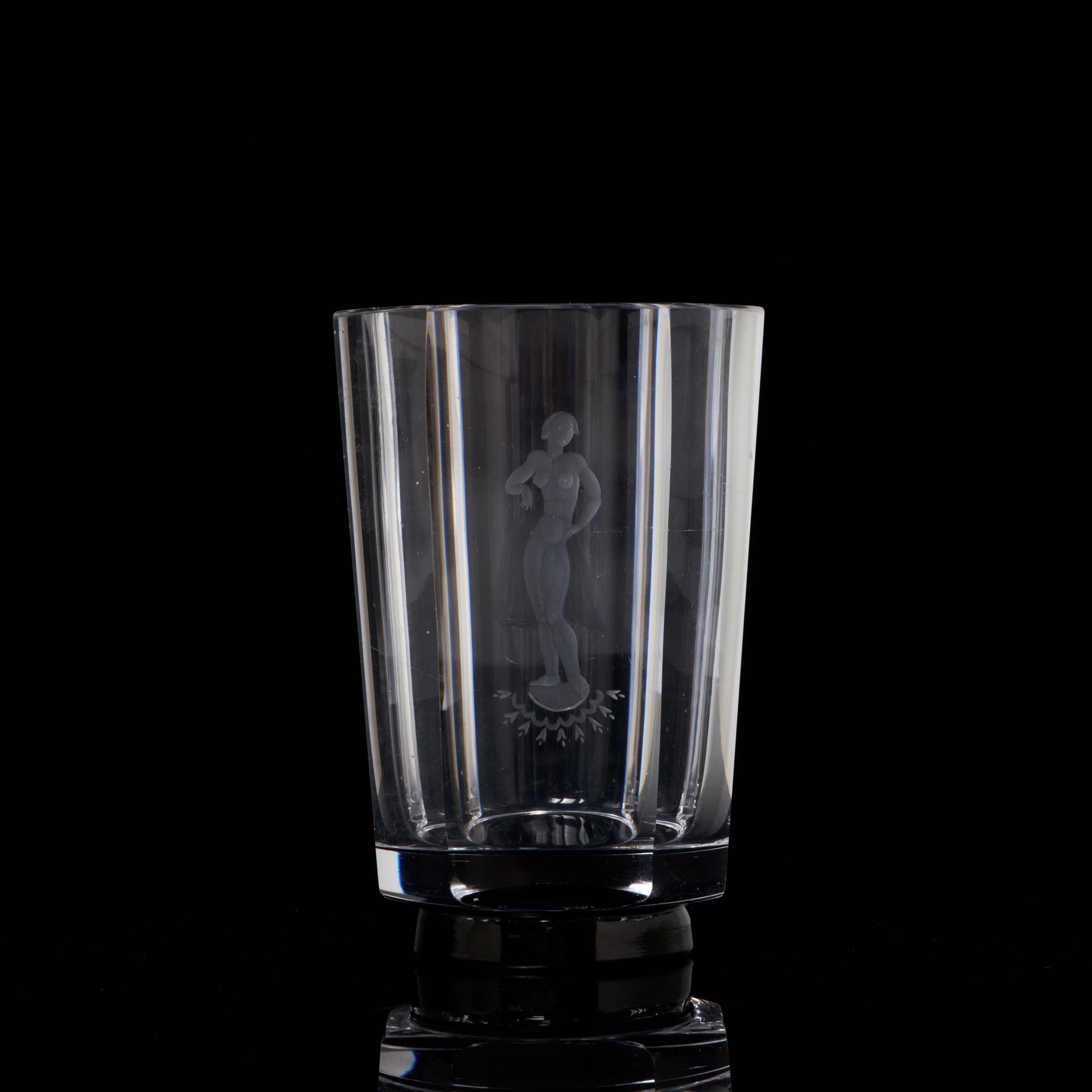 VAS, glas, slipad figural dekor, foten med svart underfång, Orrefors, 1920/30-tal.