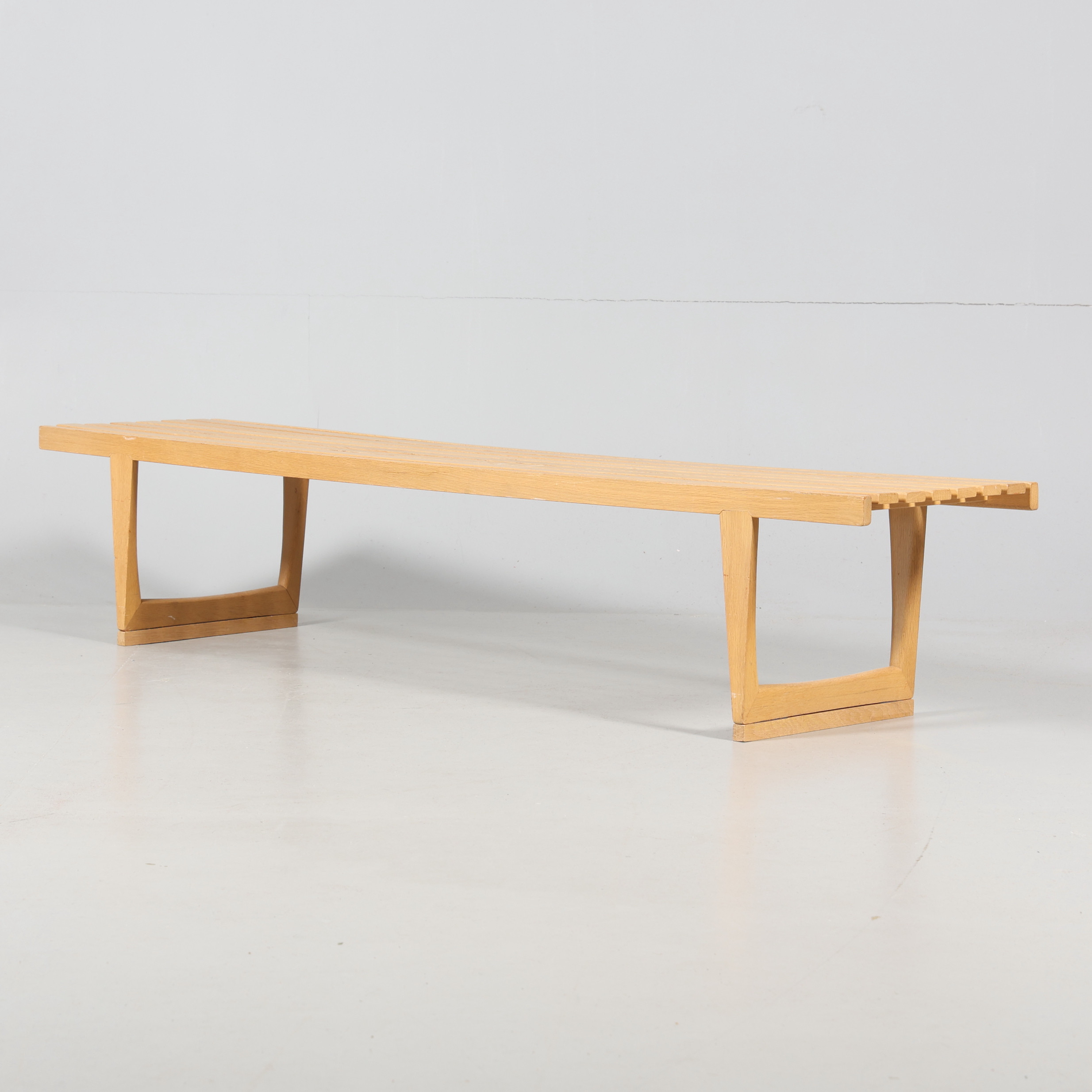 YNGVAR SANDSTRÖM. BÄNK, "Tokyo" Ur Triva-serien för Nordiska Kompaniet.