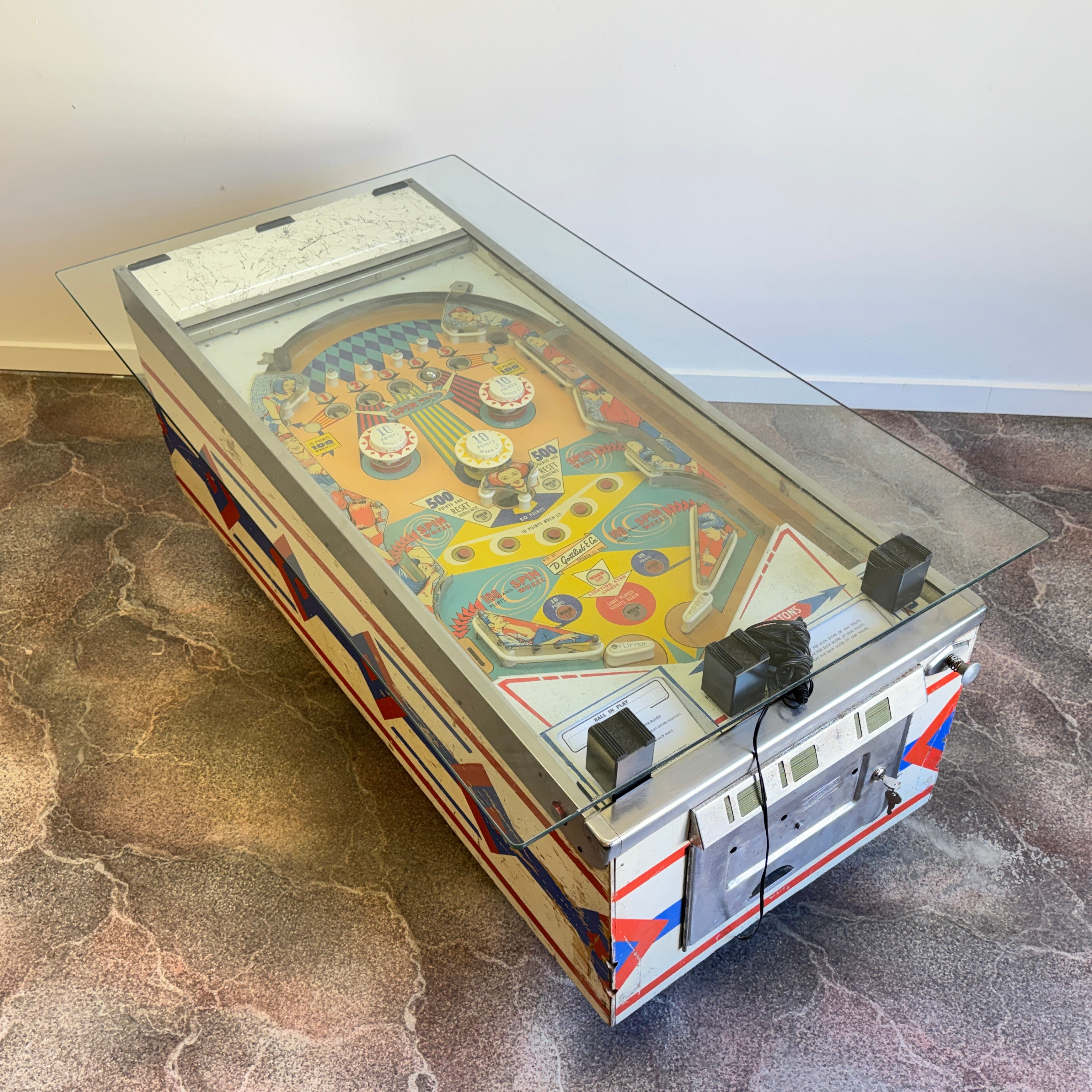 SOFFBORD AV KABINETTE, GOTTLIEB SPINN WHEEL, 1968 USA.