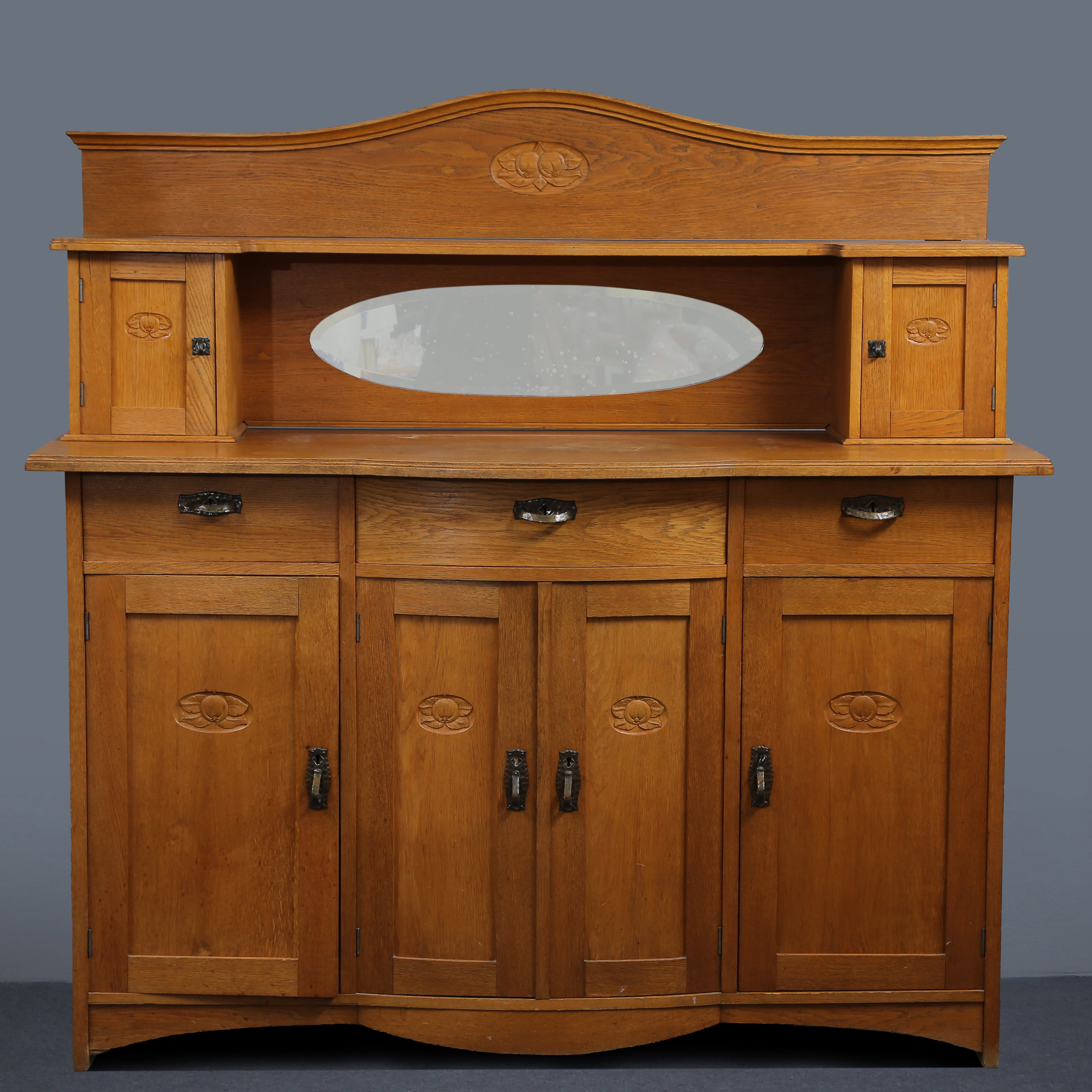 SKÄNK "ÄPPLET" 4 SKÅPSLUCKOR, 3 LÅDOR, 2 ÖVERSKÅP MED SPEGEL, EK, JUGEND, 1900-TALETS FÖRSTA HÄLFT.