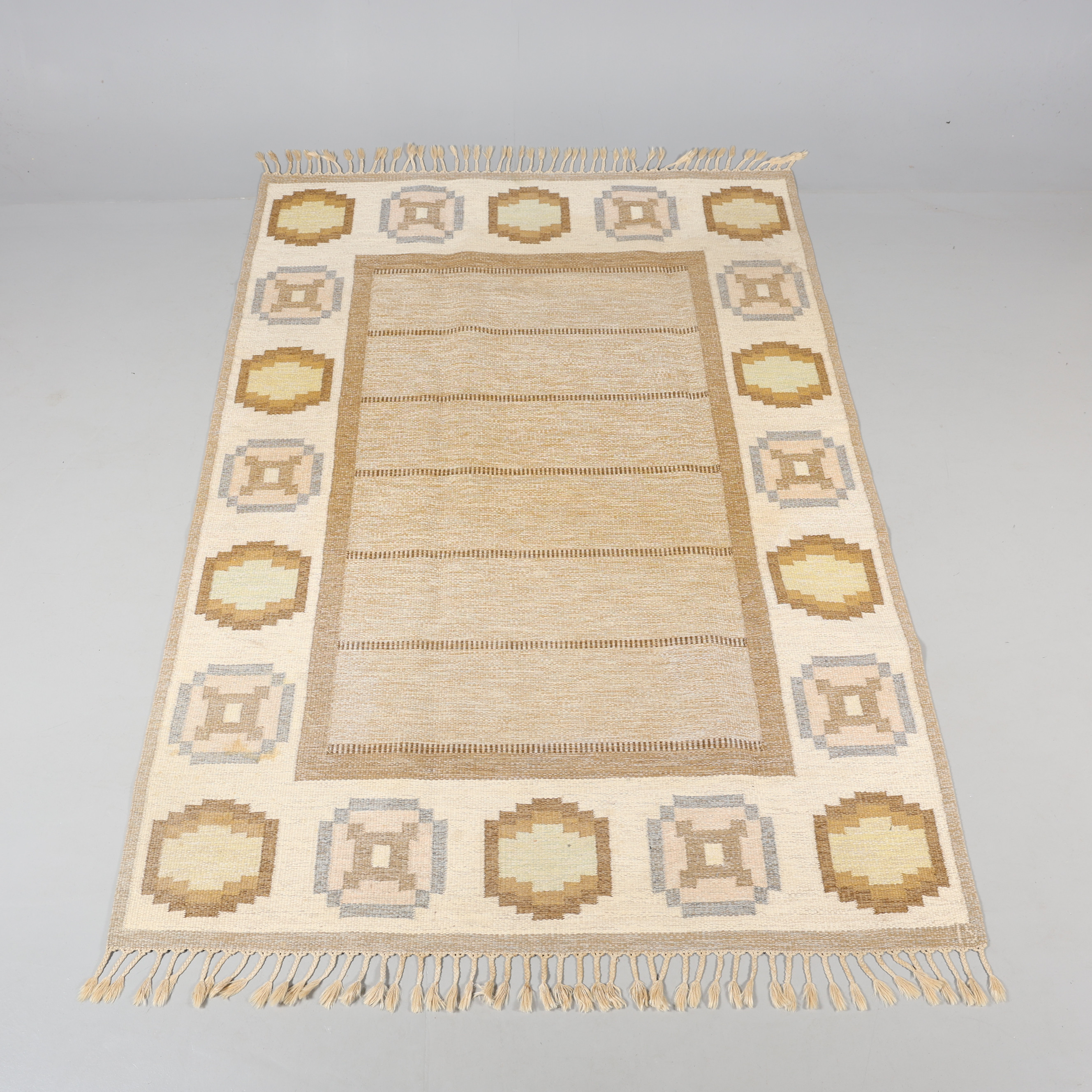 INGEGERD SILOW. RÖLLAKANMATTA, Signerad "IS", 282 x 196 cm.