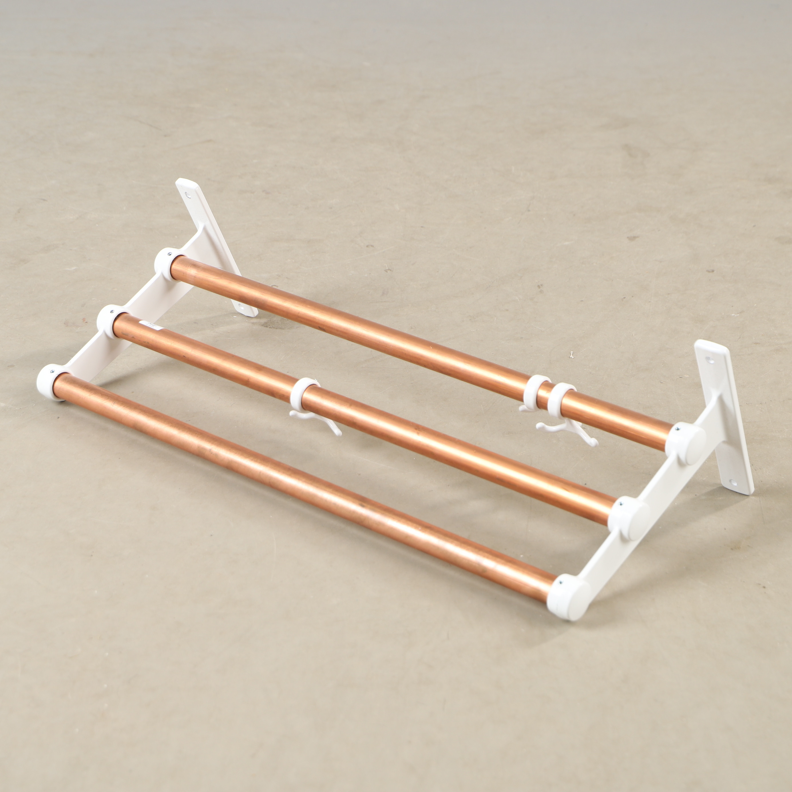 GUNNAR BOLIN. Hatthylla, koppar och vitlackerad metall, Essem design, samtida.