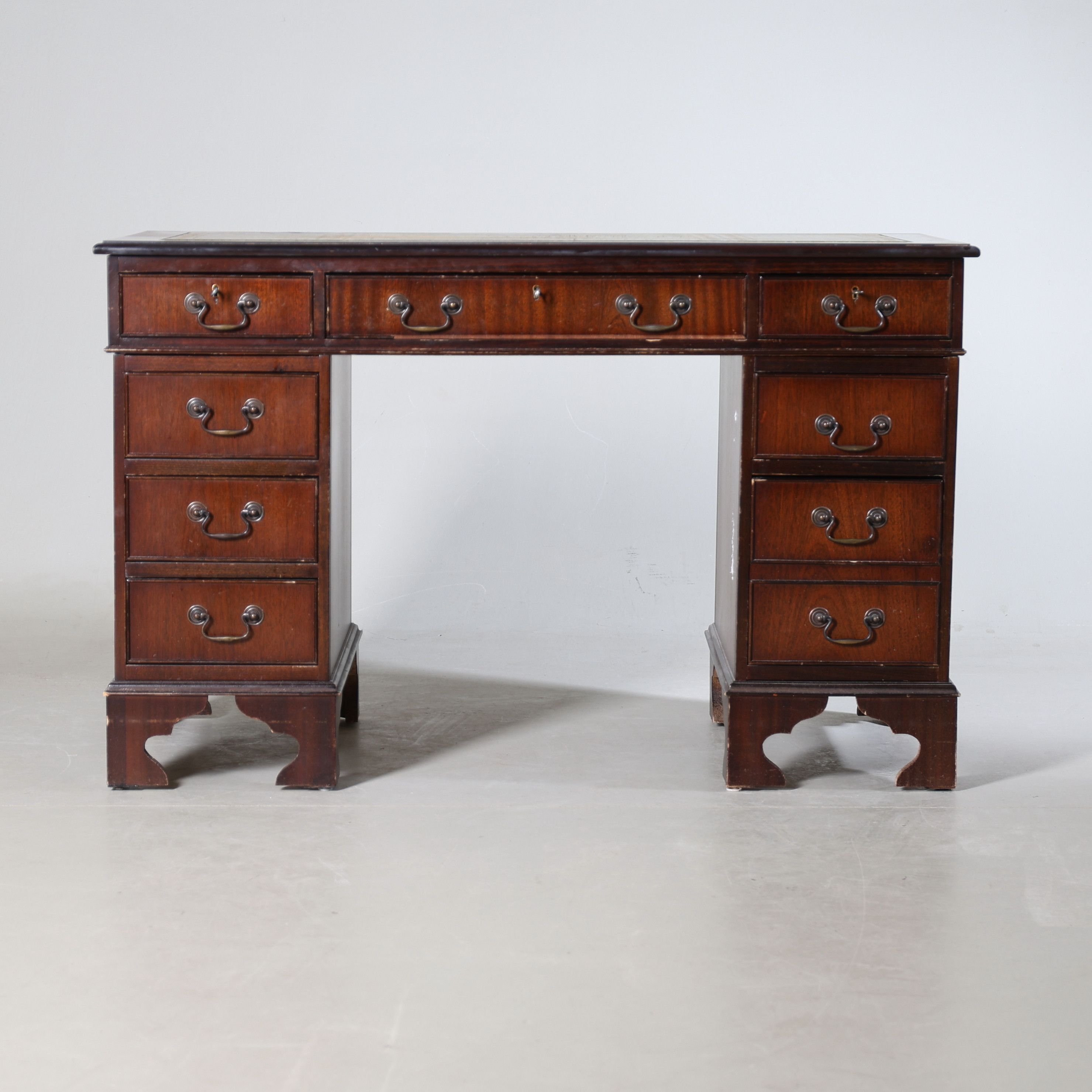 SKRIVBORD, engelsk stil, 1900-tal.