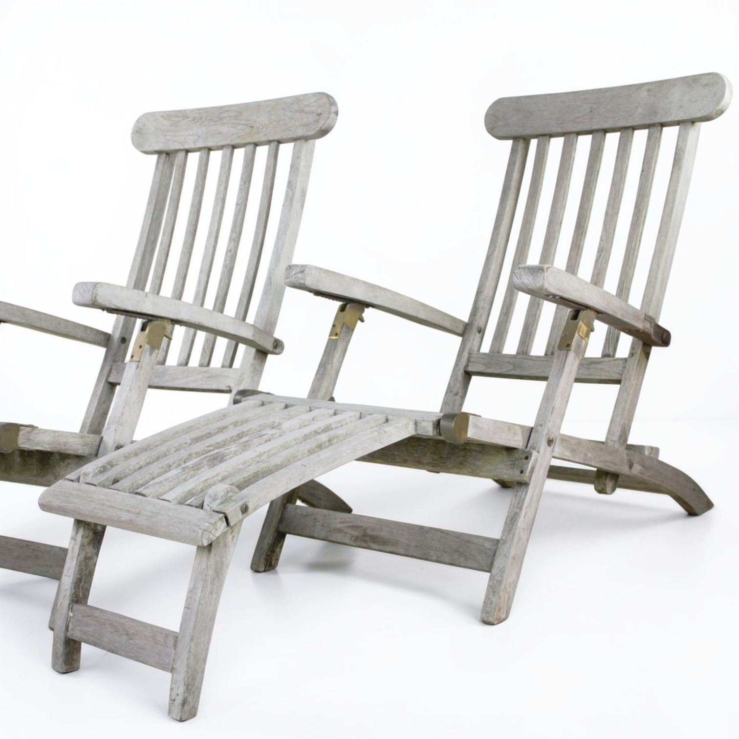 DÄCKSSTOLAR, ett par, plakettmärkt "Teak Plantation Timbers", vikbara, 1900-tal.