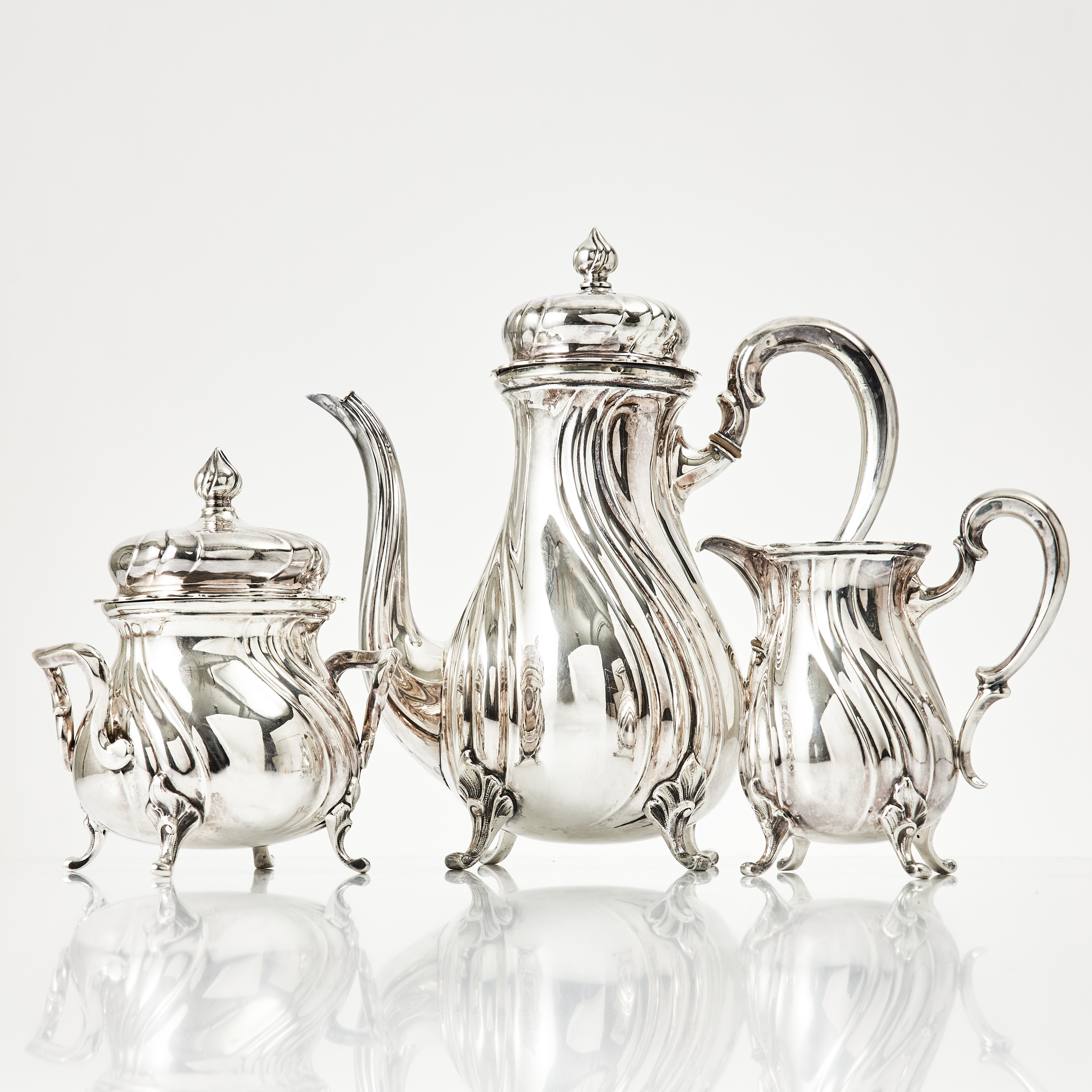 KAFFE / TESERVIS, 3 delar silver, 1900-tal, rokokostil, svenska importstämplar.