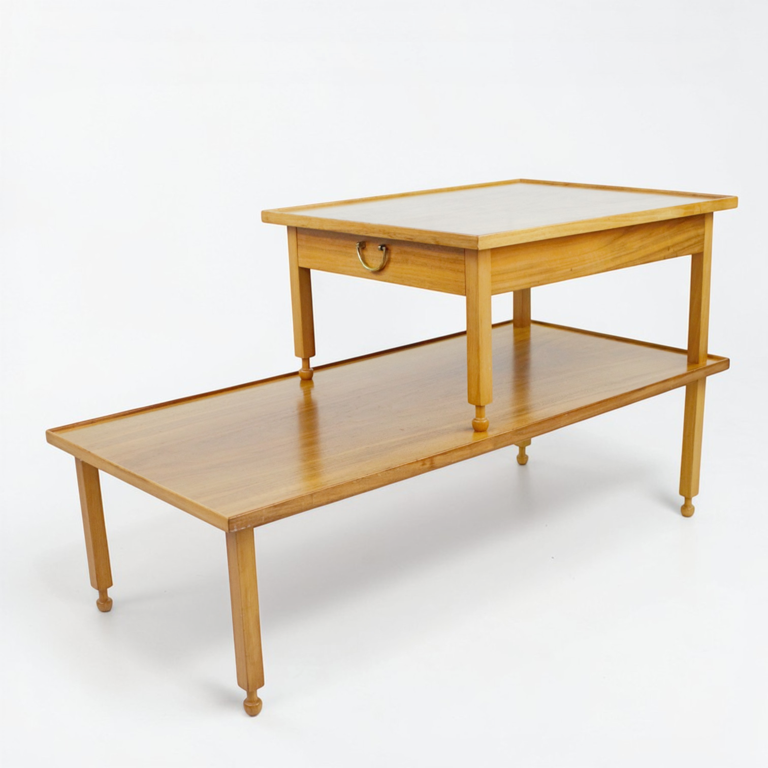 JOSEF FRANK. Bord, modell 1073, valnötsfanér, överdel med draglåda i sargen, beslag av mässing, Firma Svensk Tenn.