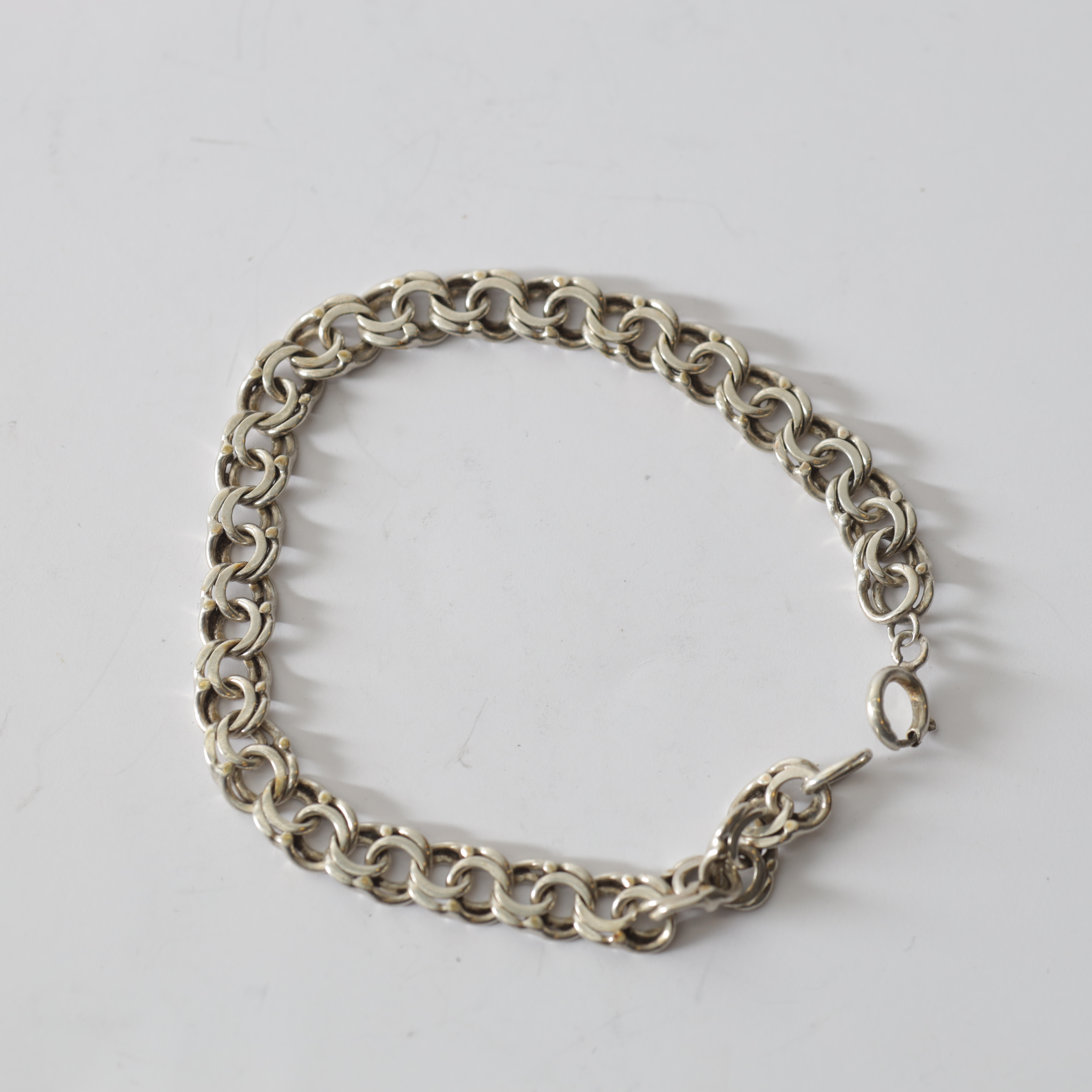 ARMBAND, silver, bismarck, 1900-tal. Totalvikt 12 gram.