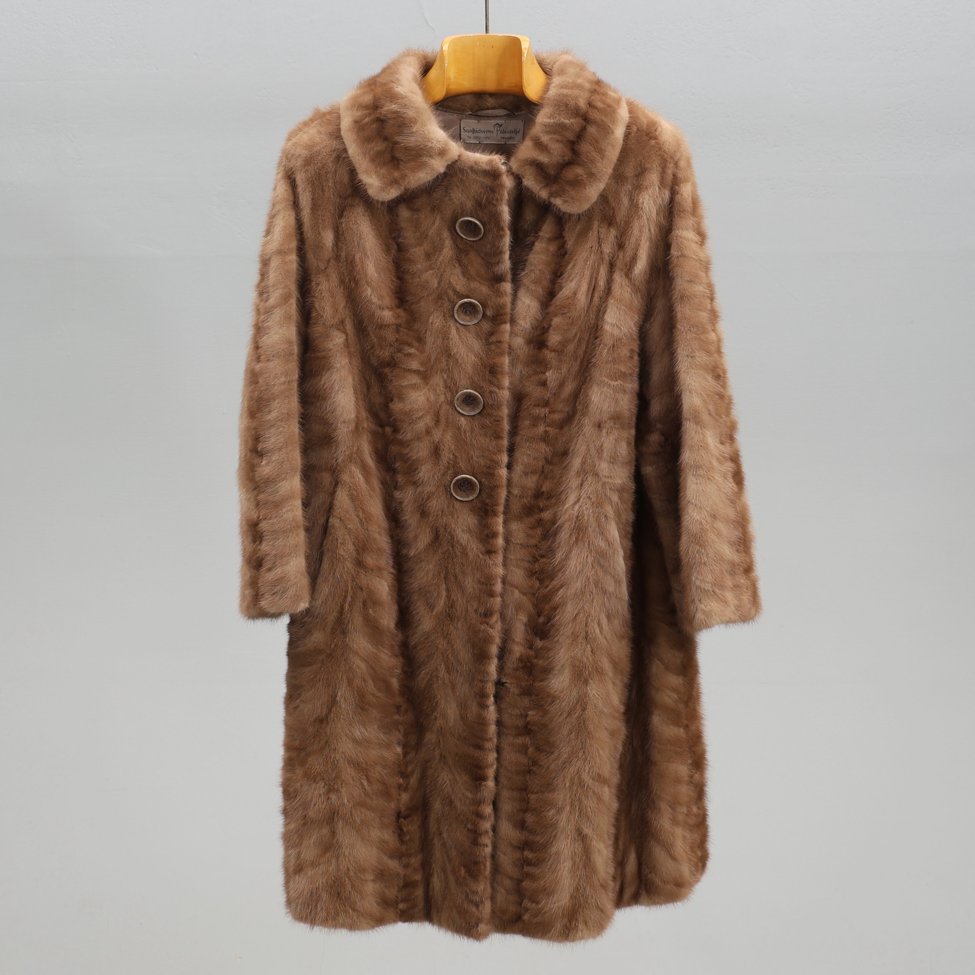 PÄLSKAPPA OCH MÖSSA. Mink 2 delar, uppskaattad storlek ca S-M.
