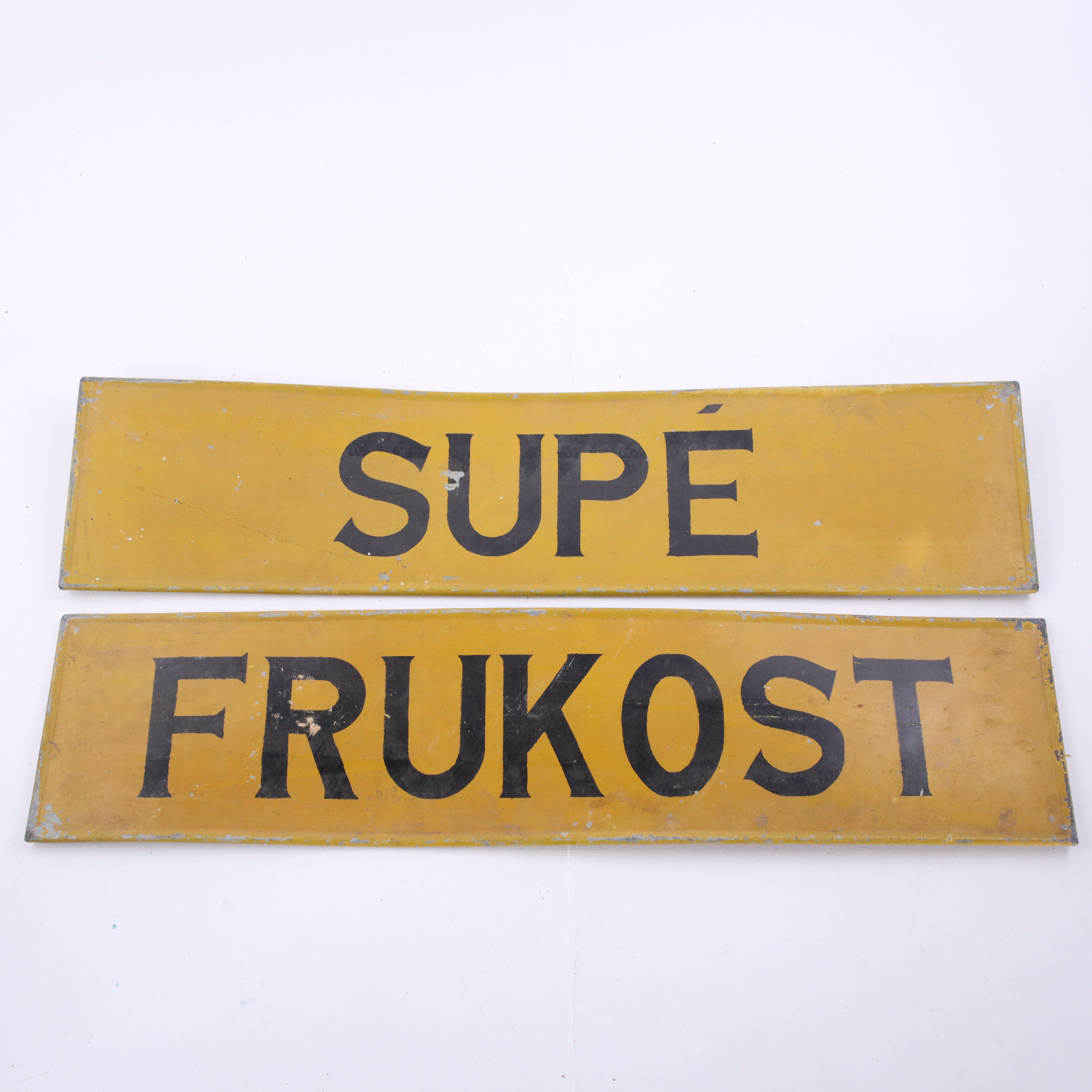 SUPÈ & FRUKOST, plåtskyltar, 2 st, omkring sekelskiftet 1900.