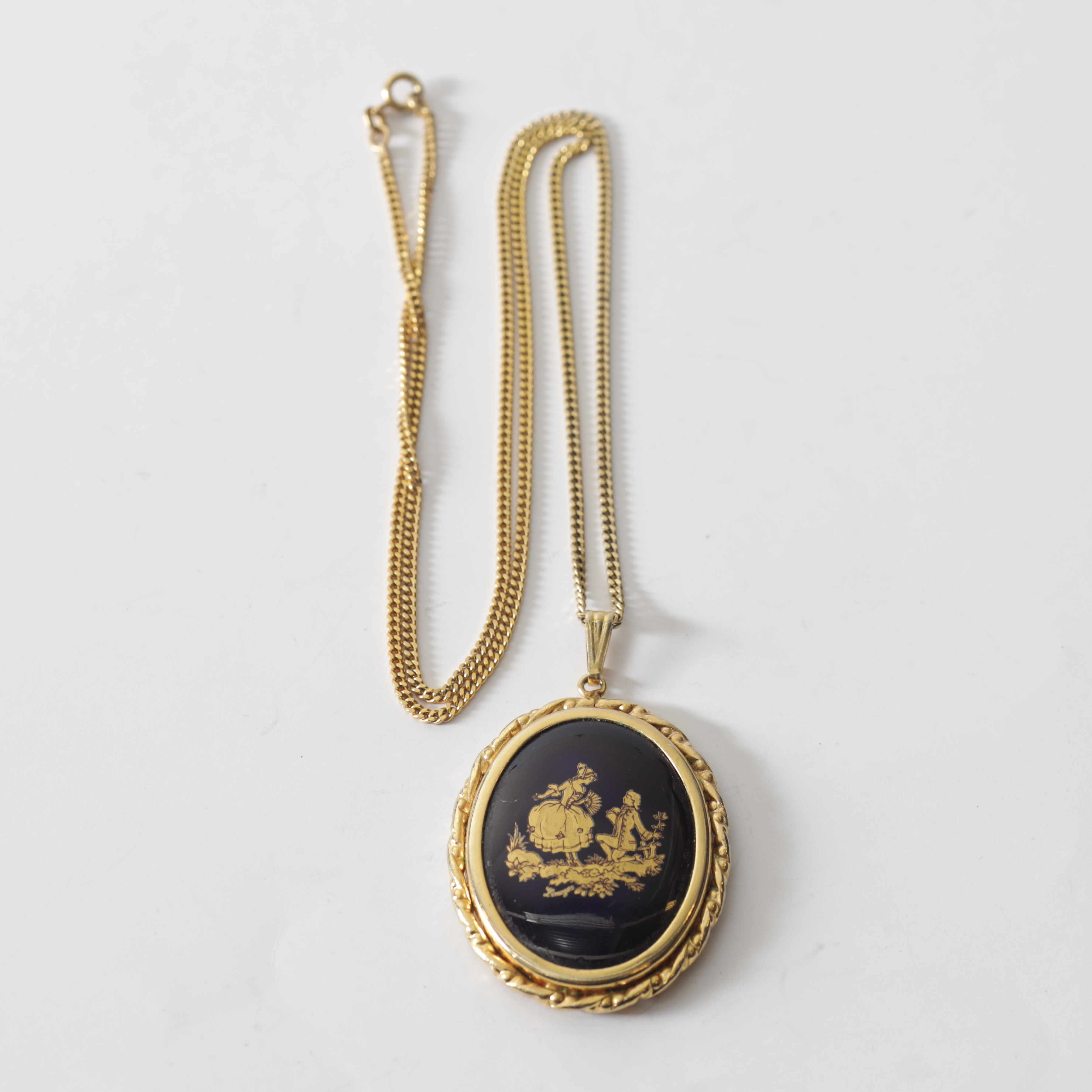 HALSKEDJA, samt hänge, förgyllt silver samt porslin, Limoges, Frankrike, 1900-tal.