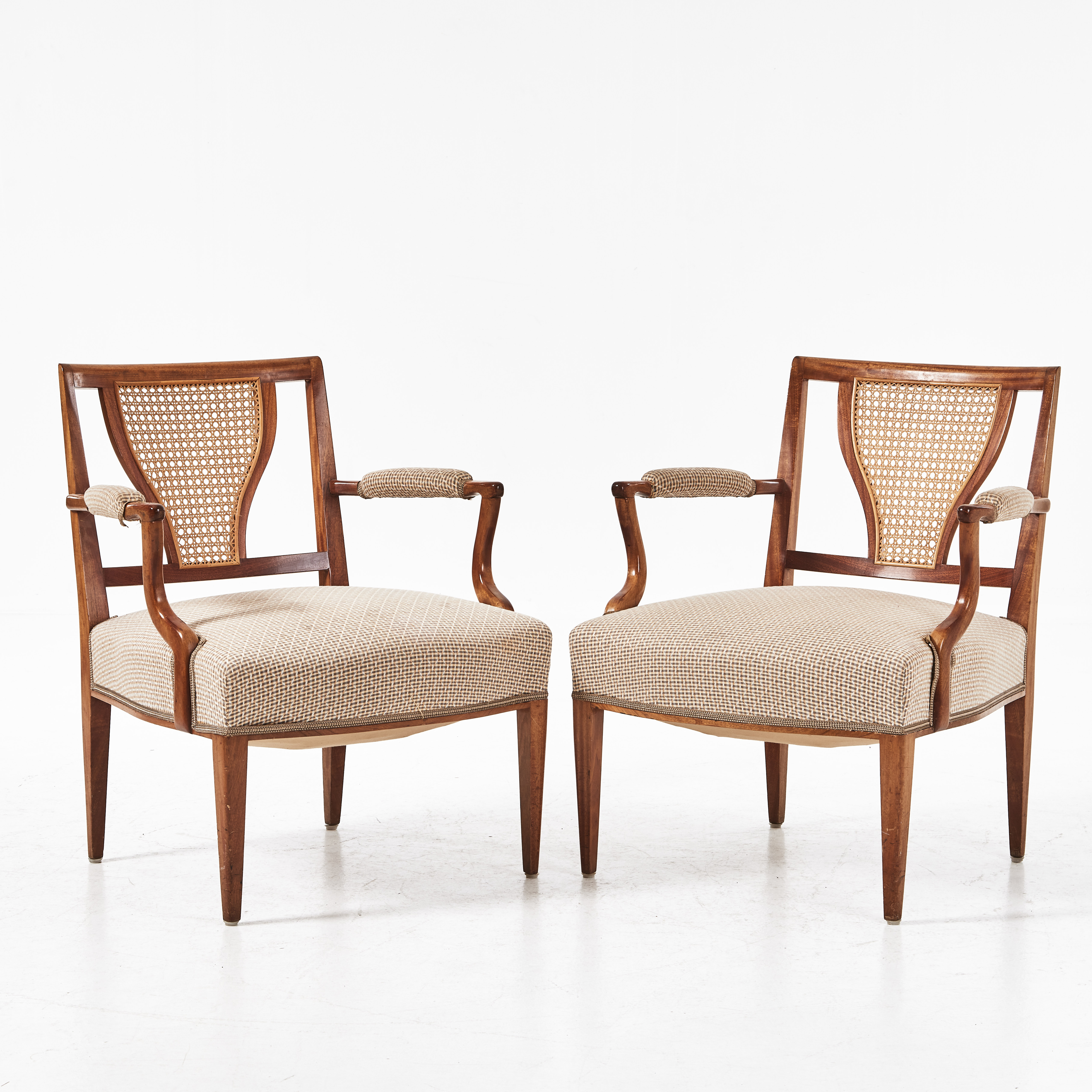 JOSEF FRANK. Karmstolar, ett par, modell 969, alm, Firma Svenskt Tenn, formgivna 1939.