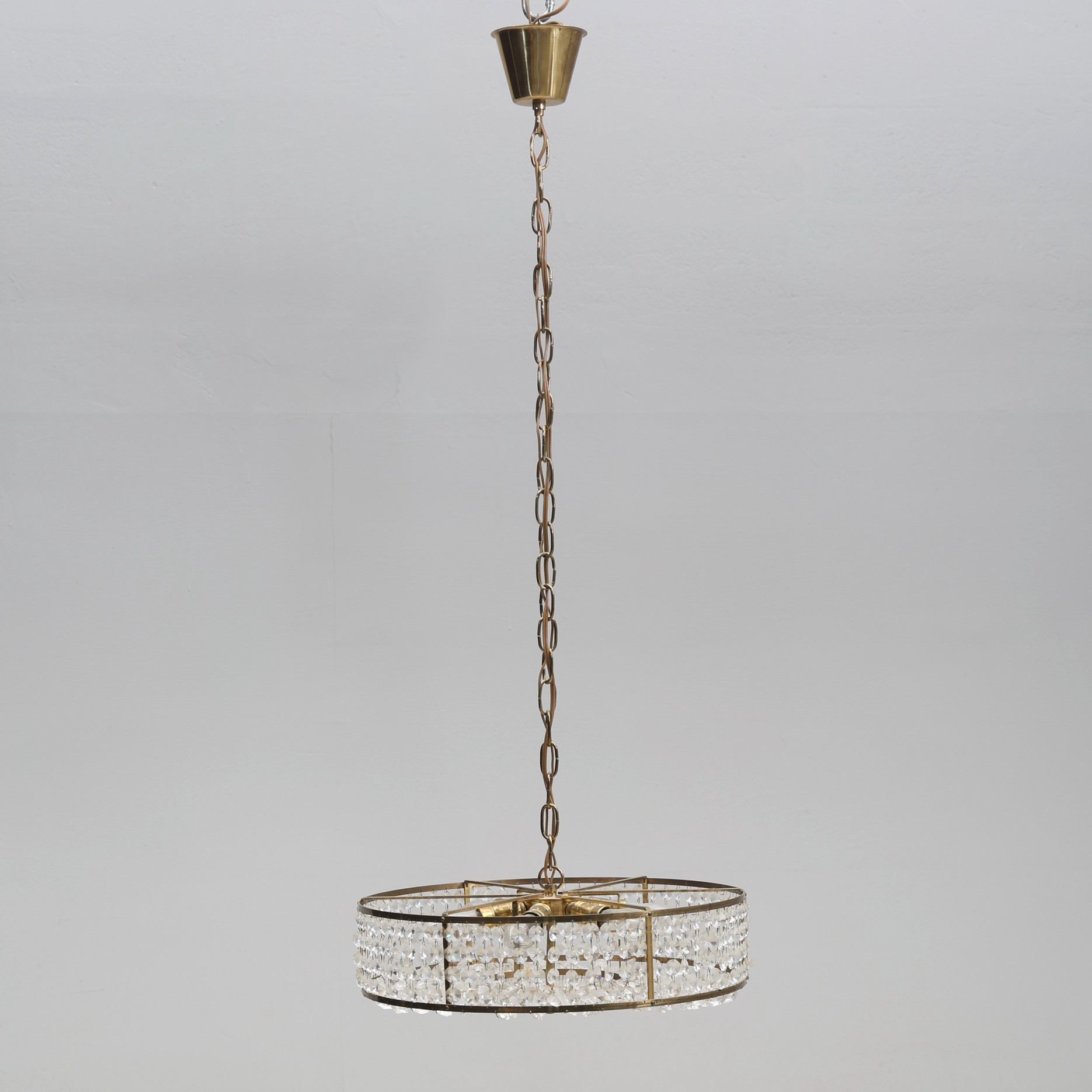 TAKLAMPA. Plafond med prismor, 6 ljuspunkter.