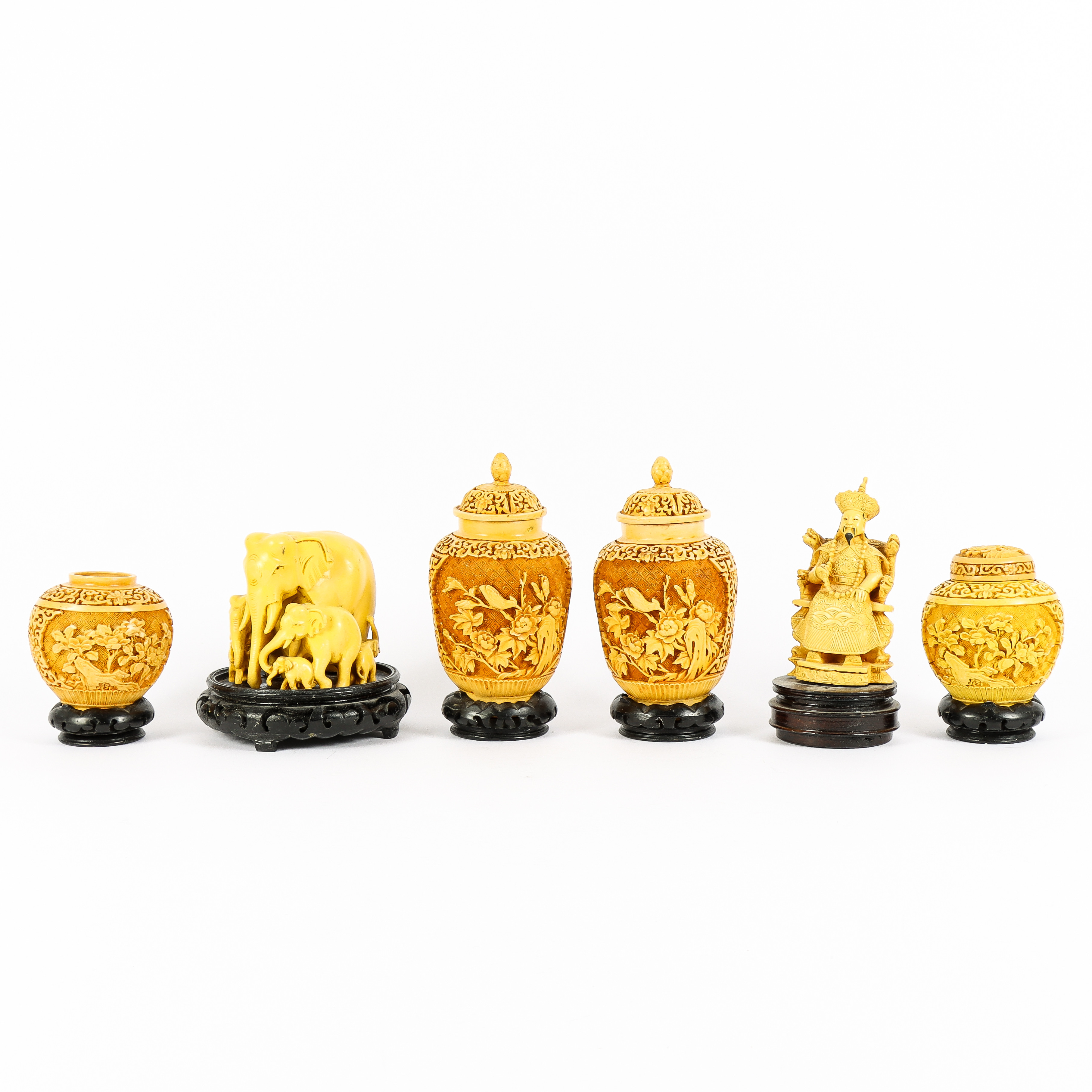 GARNITYR, 6 delar, konstmassa, Kina, 1900-talets senare del.