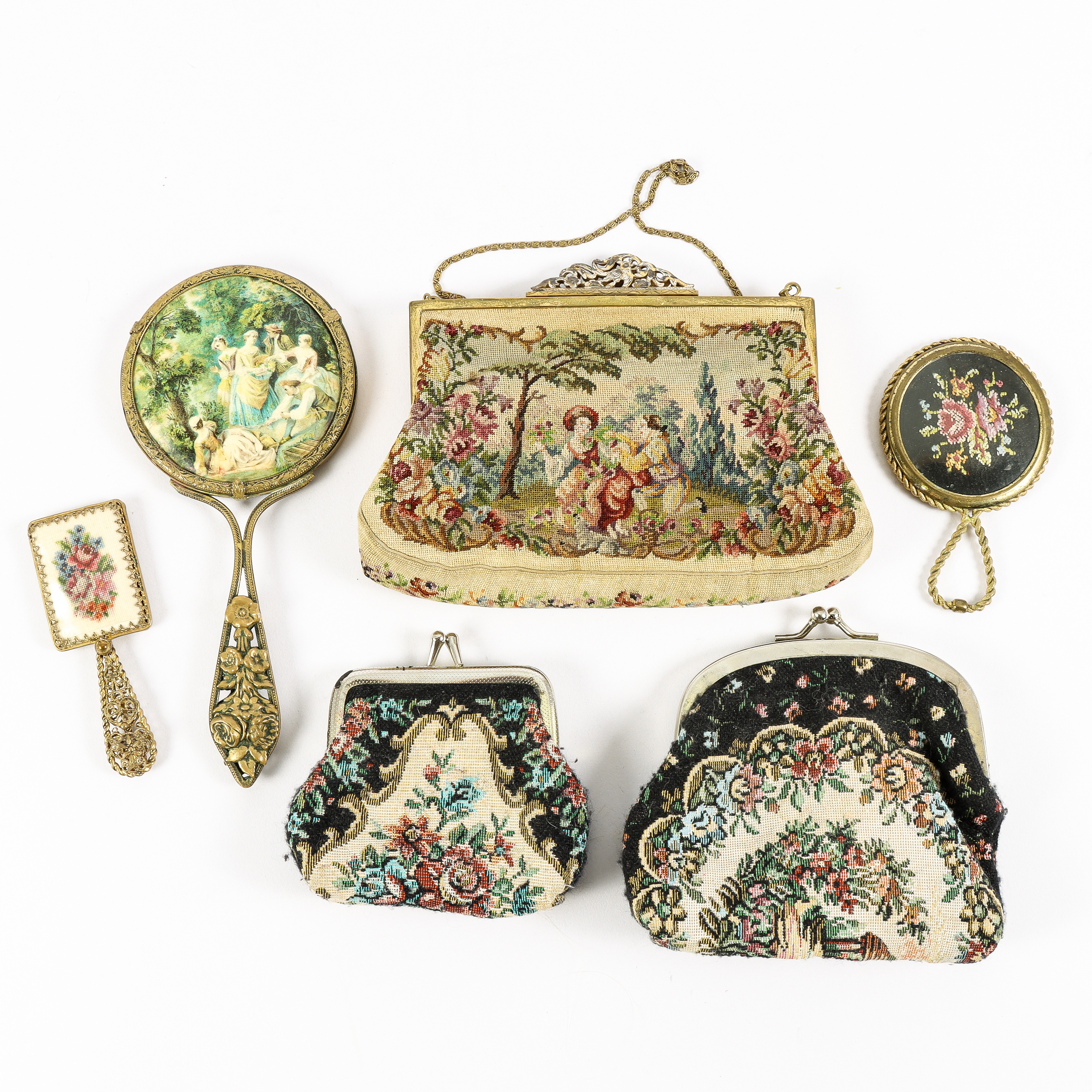 VÄSKOR och handspeglar med brodyr.