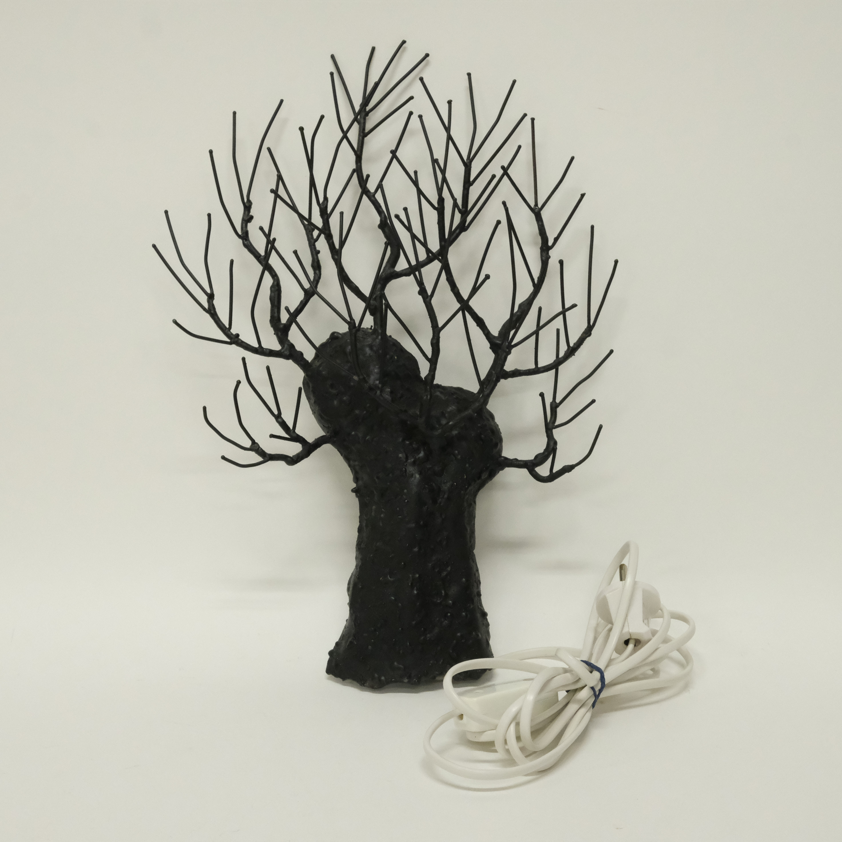 BENGT SJÖSTRÖM. VÄGGLAMPA, METALL, PILTRÄD.