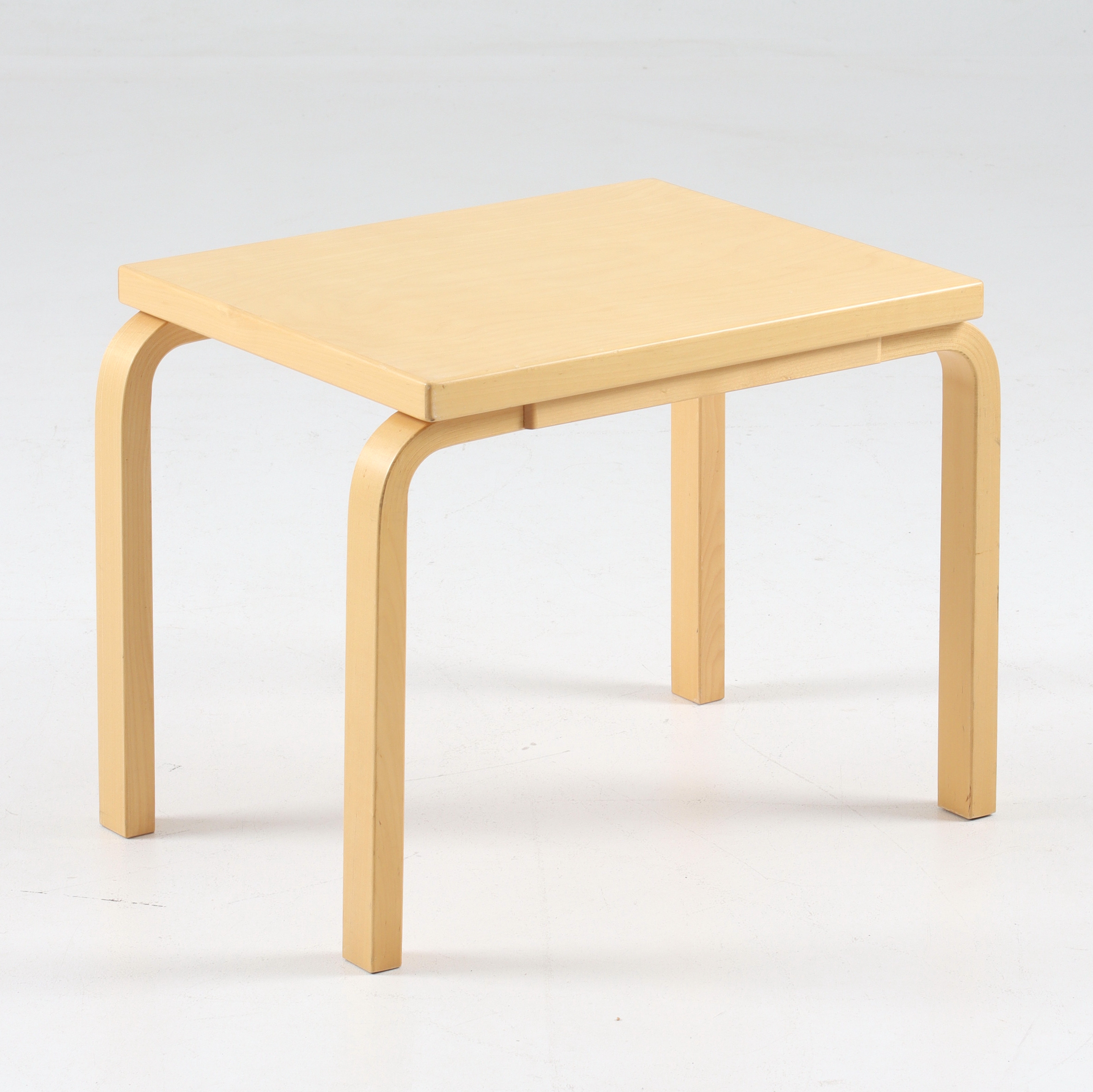 ALVAR AALTO. Sidobord, björk, Artek, Finland, 1900-tal.
