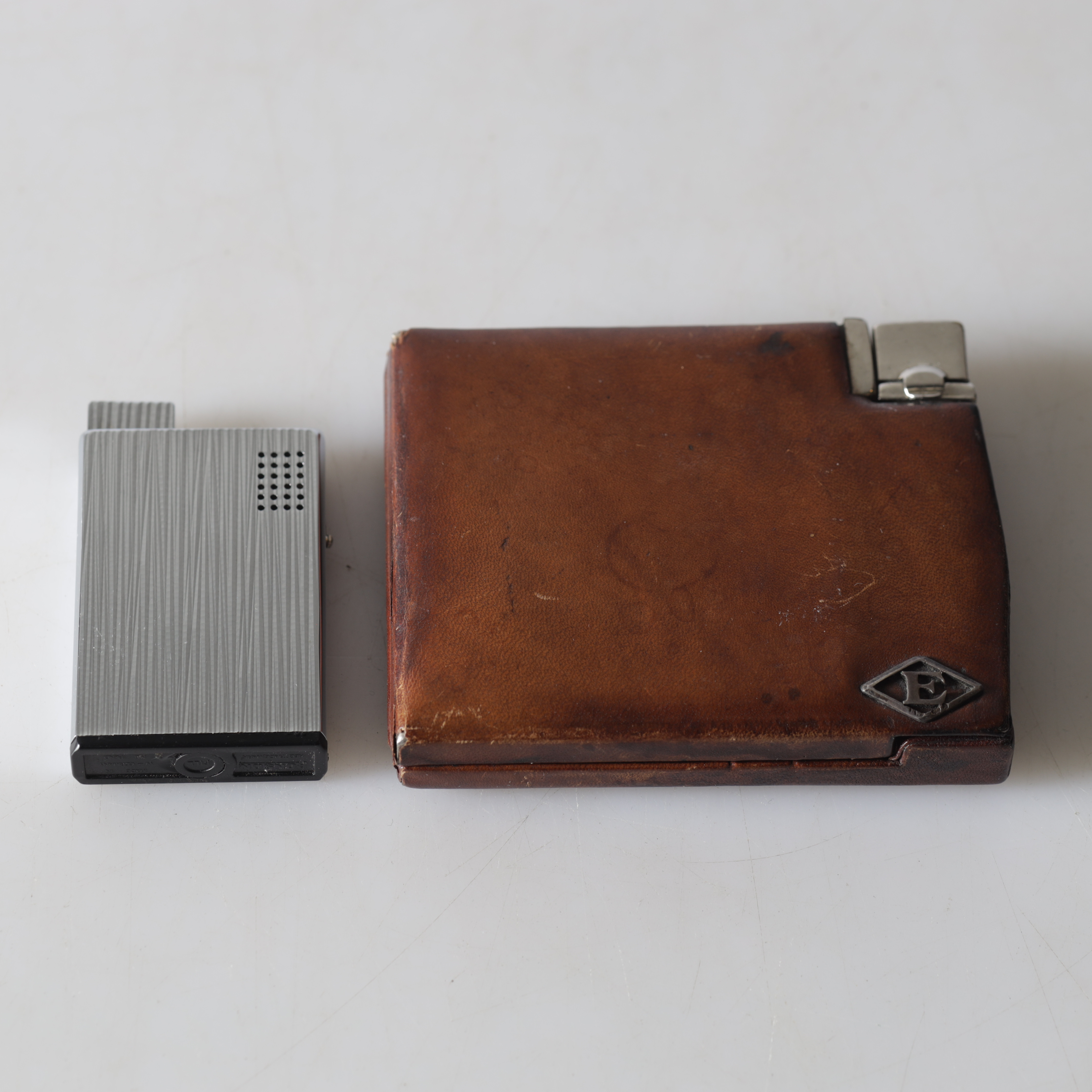 CIGARETTTÄNDARE, 2 st, bl.a. Ronson, 1900-tal.