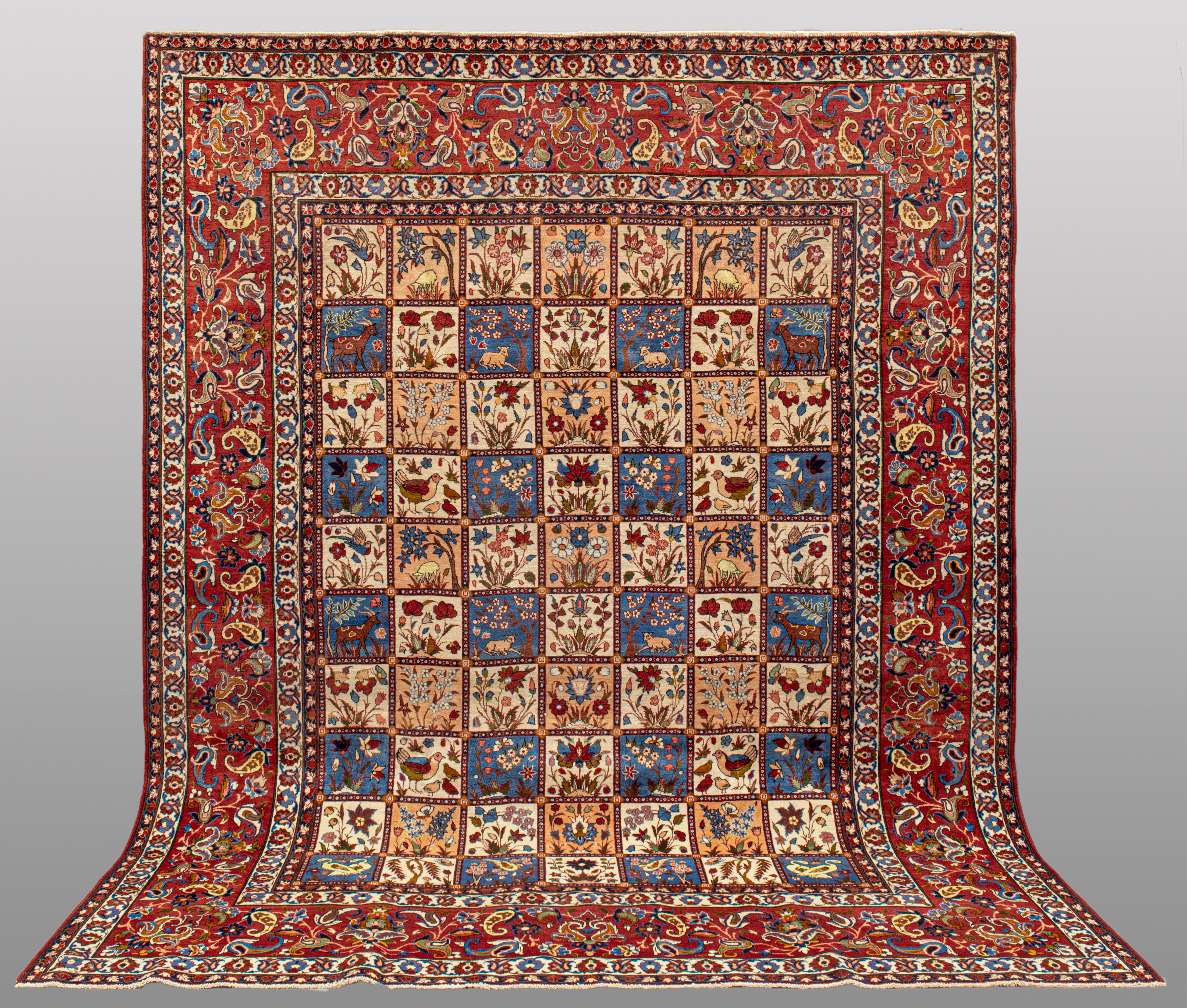 MATTA. Figural Isfahan, trädgårdsmönstrad, 284 x 235 cm.