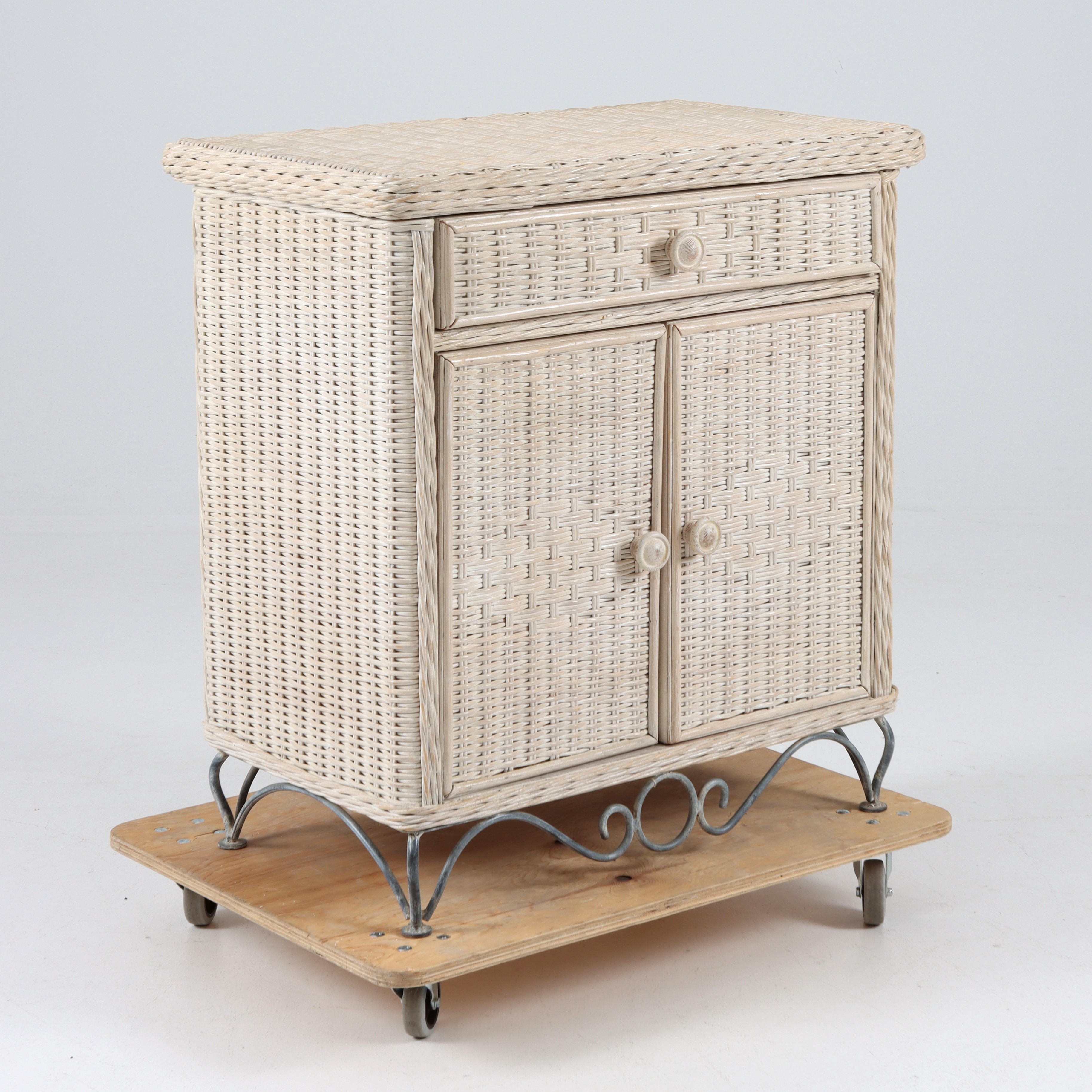 BYRÅ, rotting, smide, 1900-talets senare del.