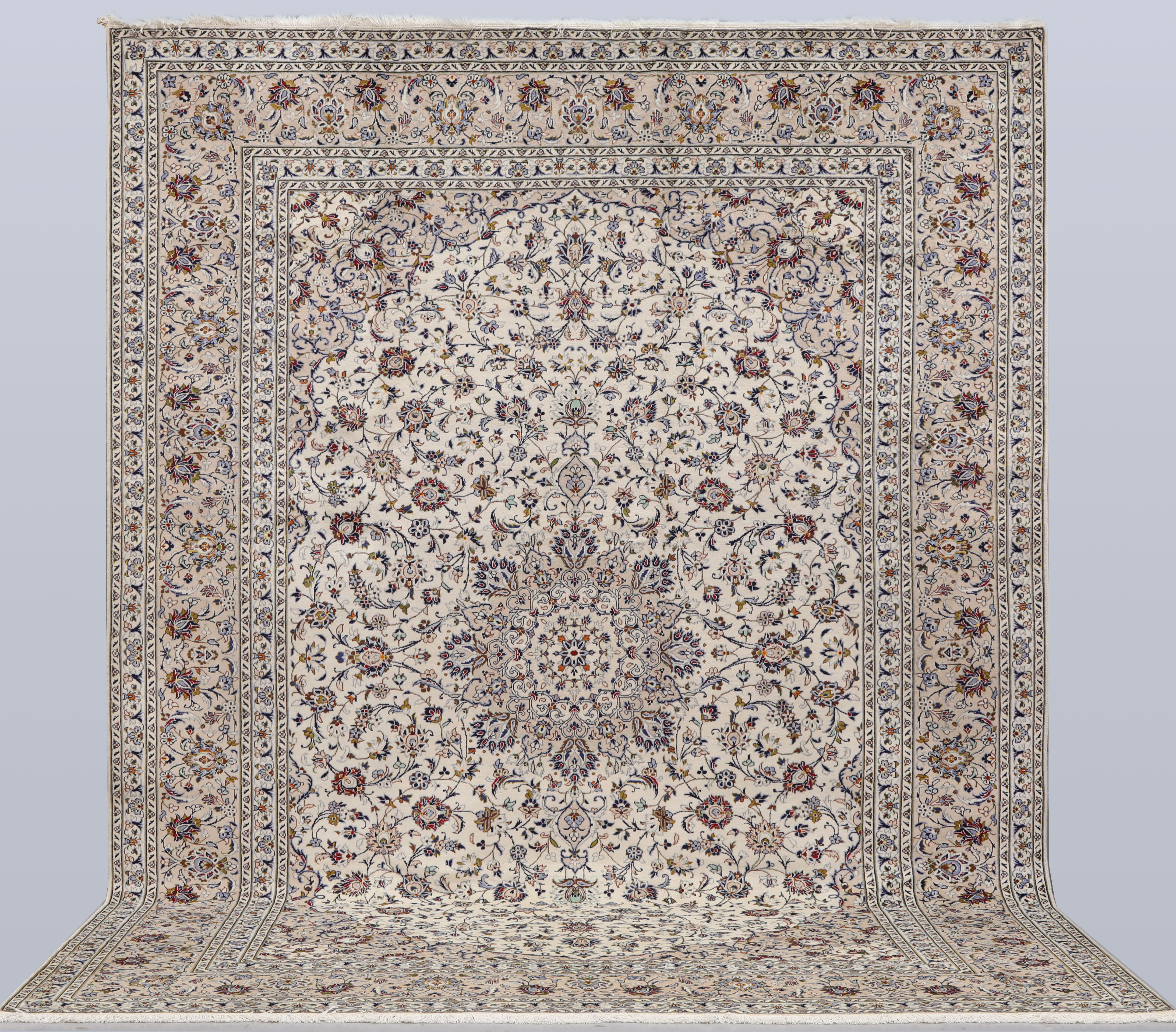 MATTA. Ljus Keshan, 395 x 295 cm.