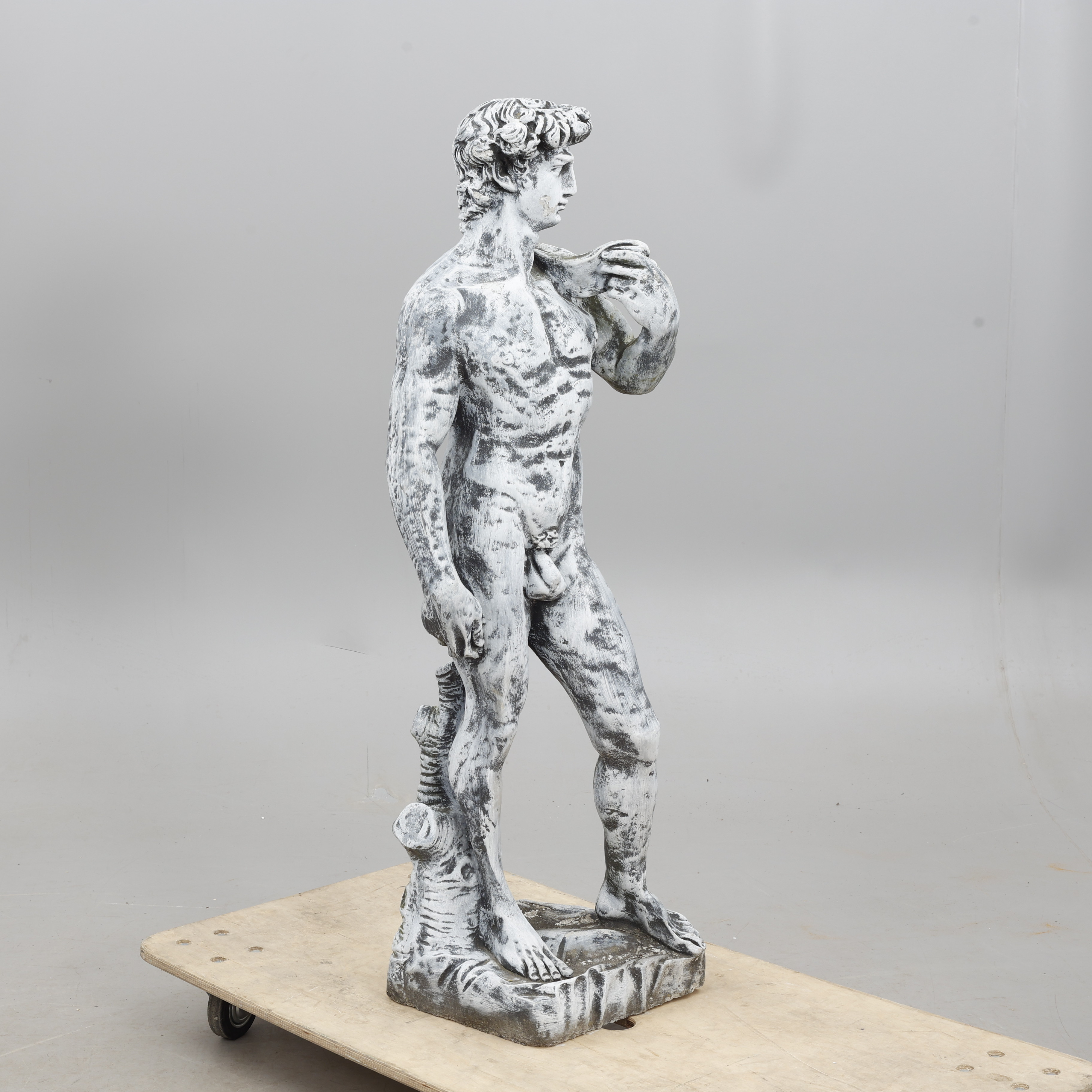 TRÄDGÅRDSSKULPTUR, Föreställande David efter Michelangelo.