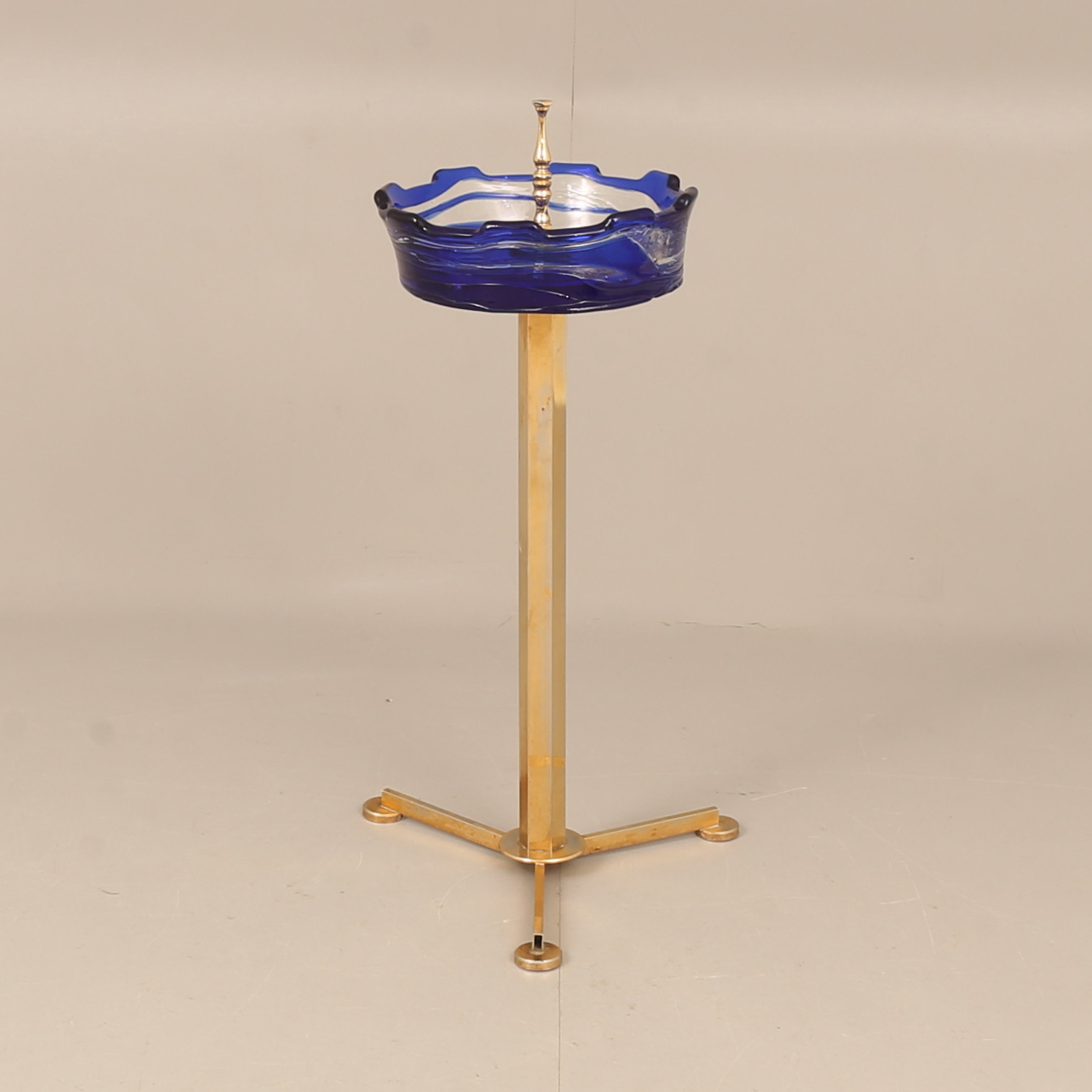 PAUL KEDELV. Fat på fot, glas och mässing, Reijmyre.