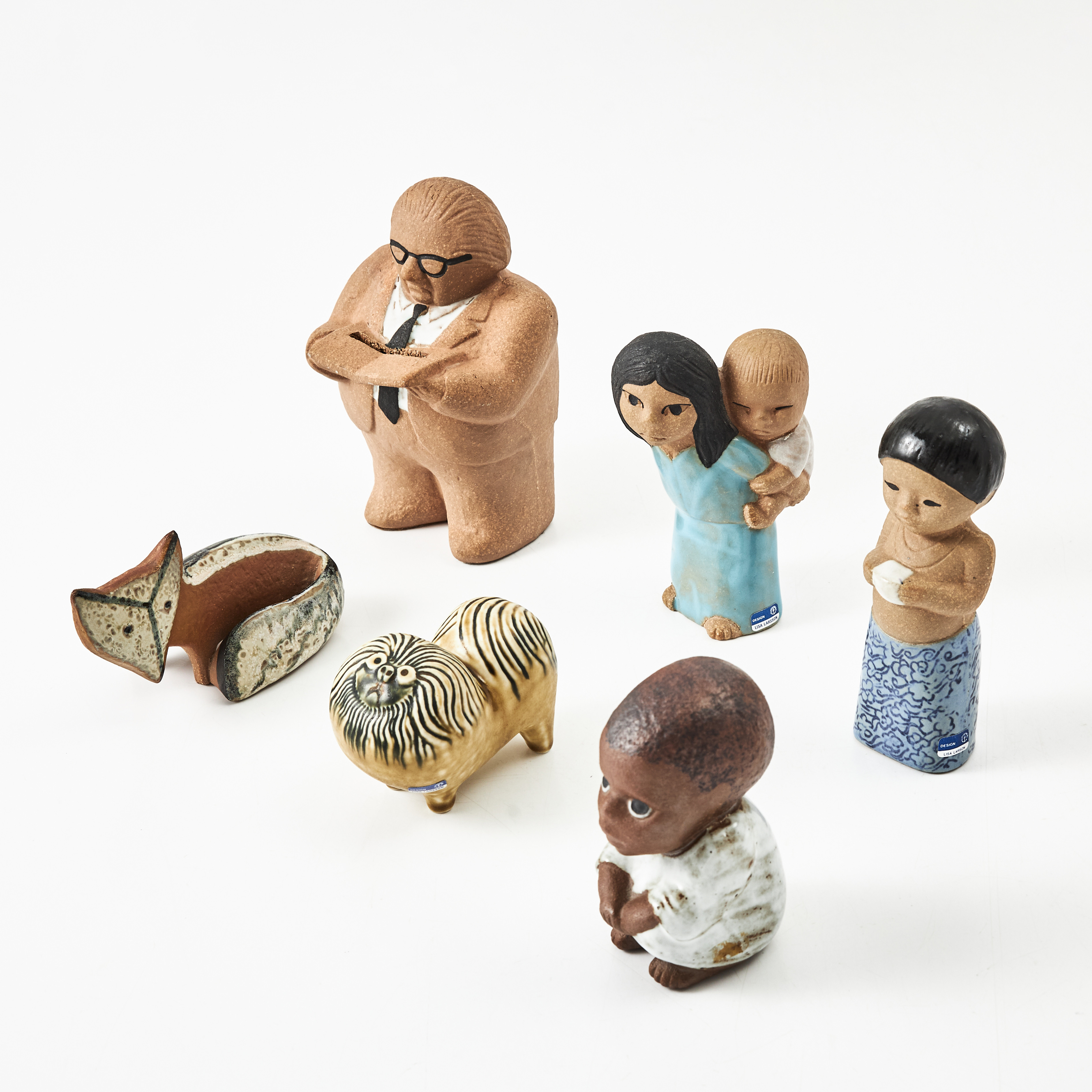 LISA LARSON. Figuriner, 6 st, Gustavsberg, chamotterat stengods, bl a ur serierna "Världens barn" och "Lilla zoo".