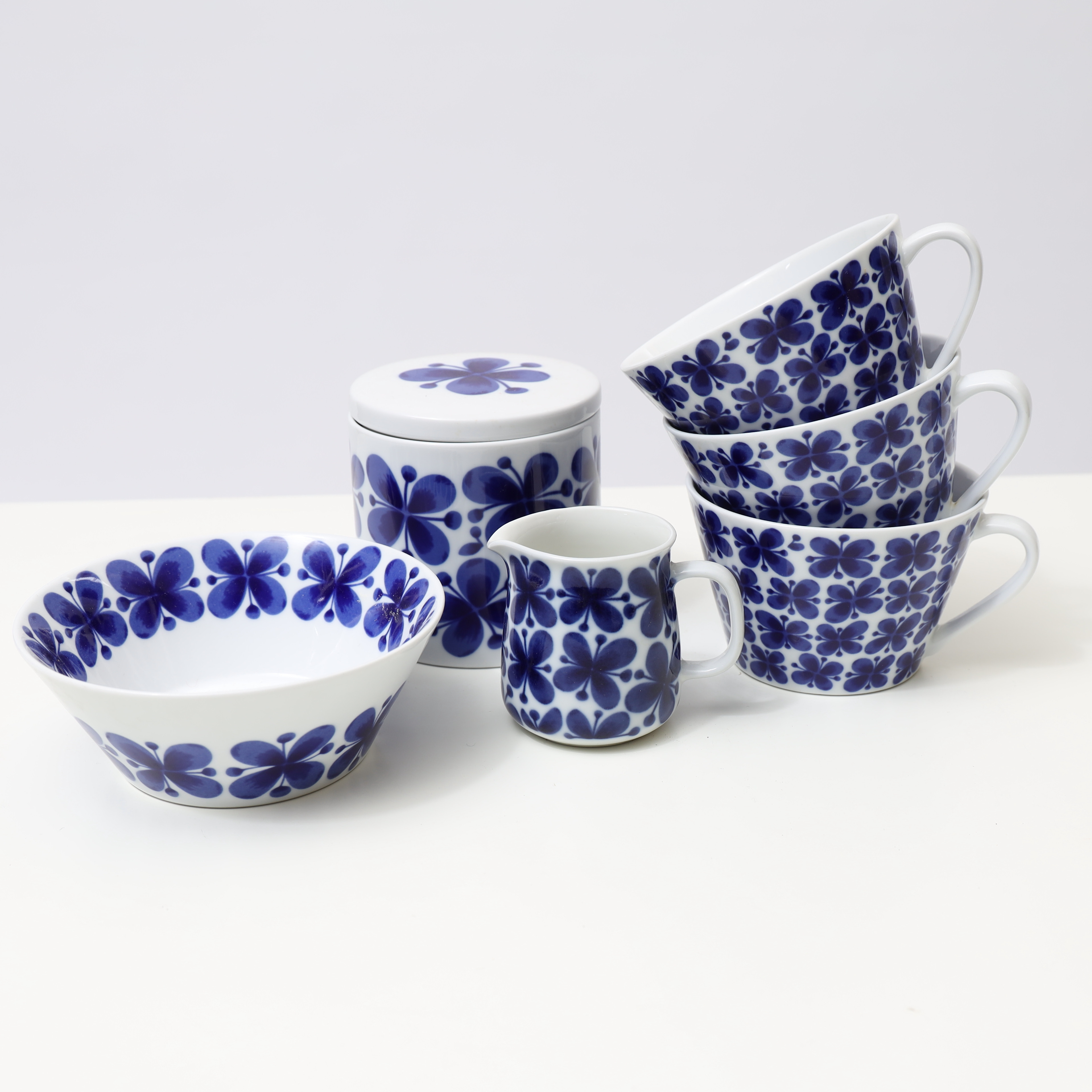 MARIANNE WESTMAN. Servisdelar "Mon Amie" Rörstrand, mestadels 2000-tal.