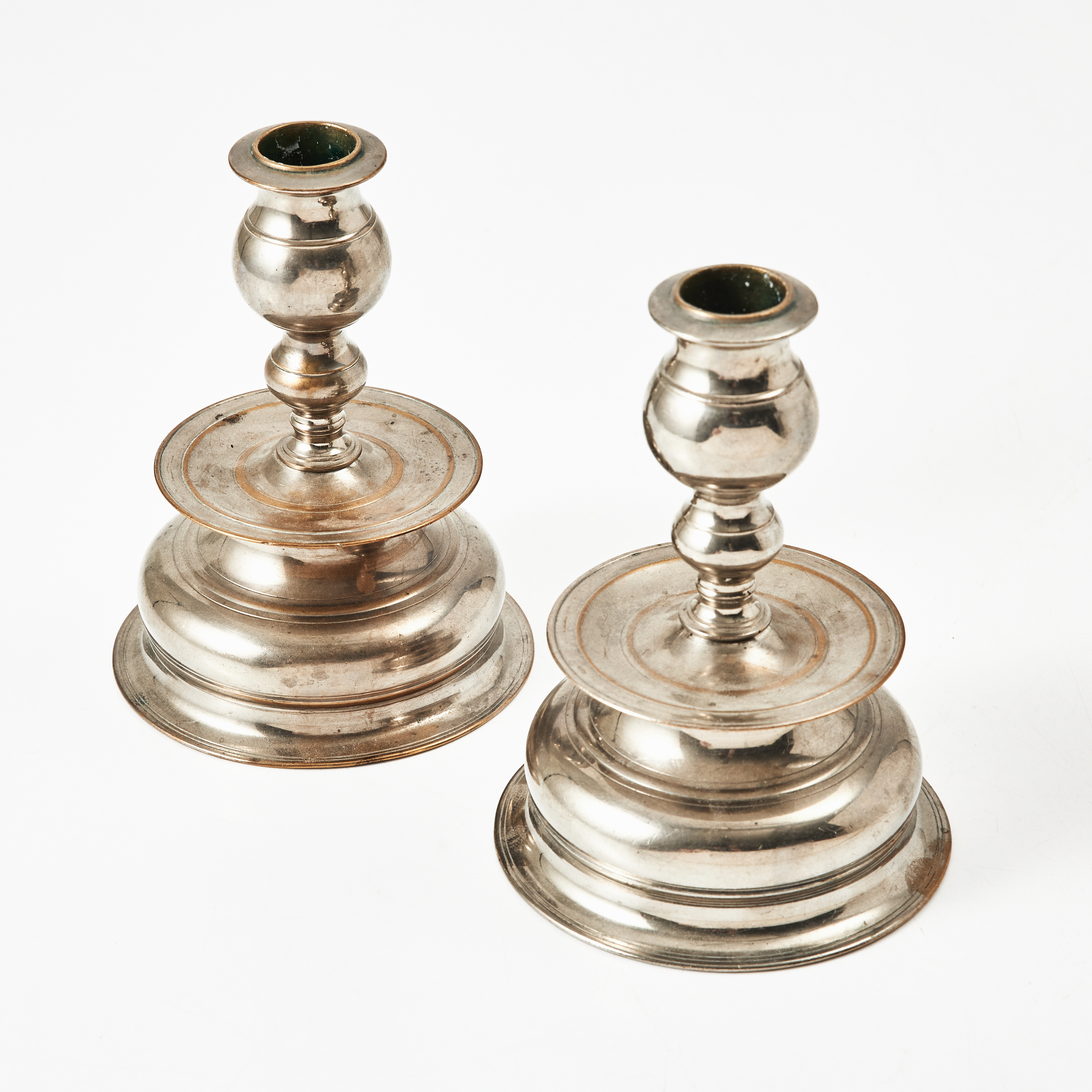 SKULTUNA. Ljusstakar, ett par, barockstil, förnickad metall, märkta No 11.