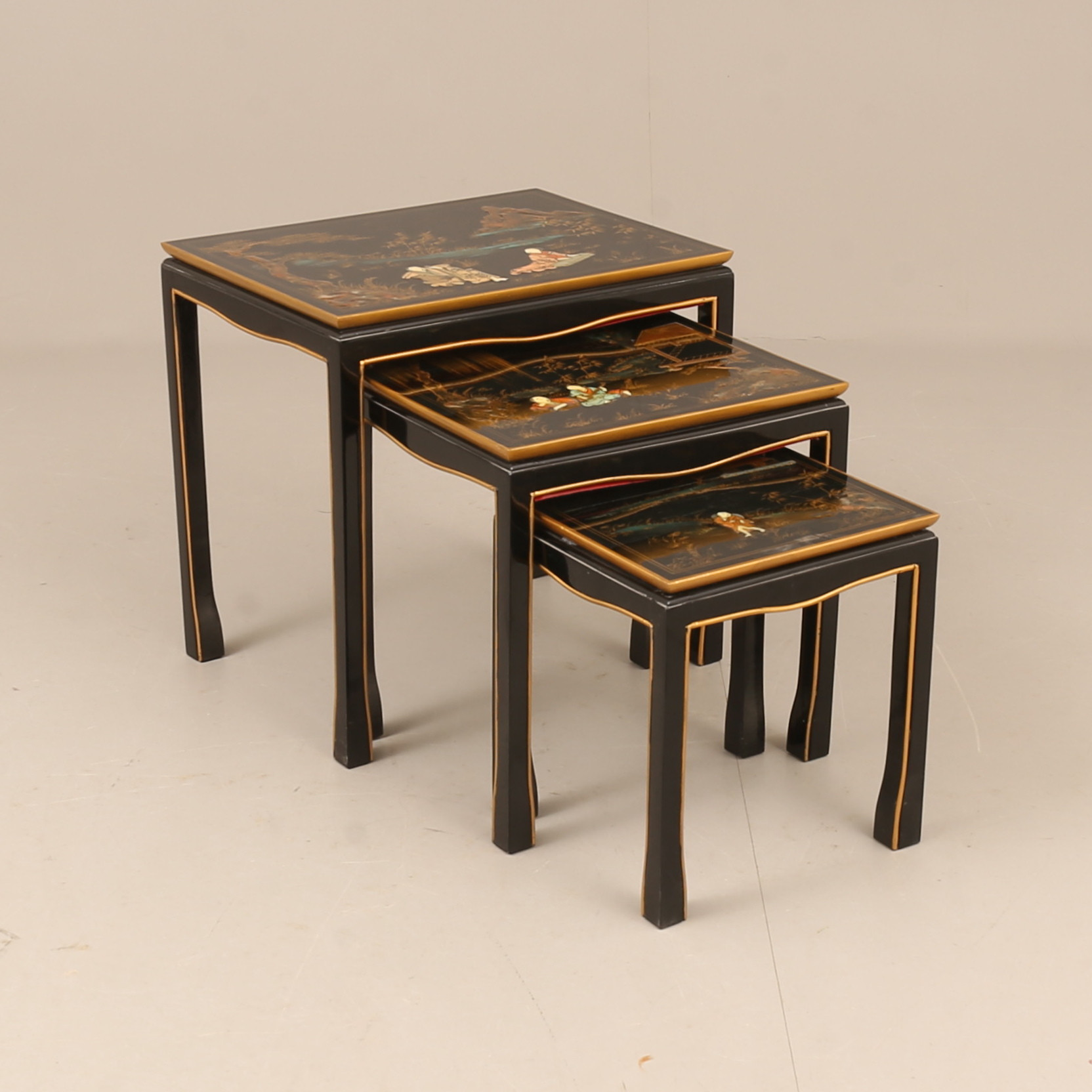 SATSBORD, lackarbete, orientaliskt.