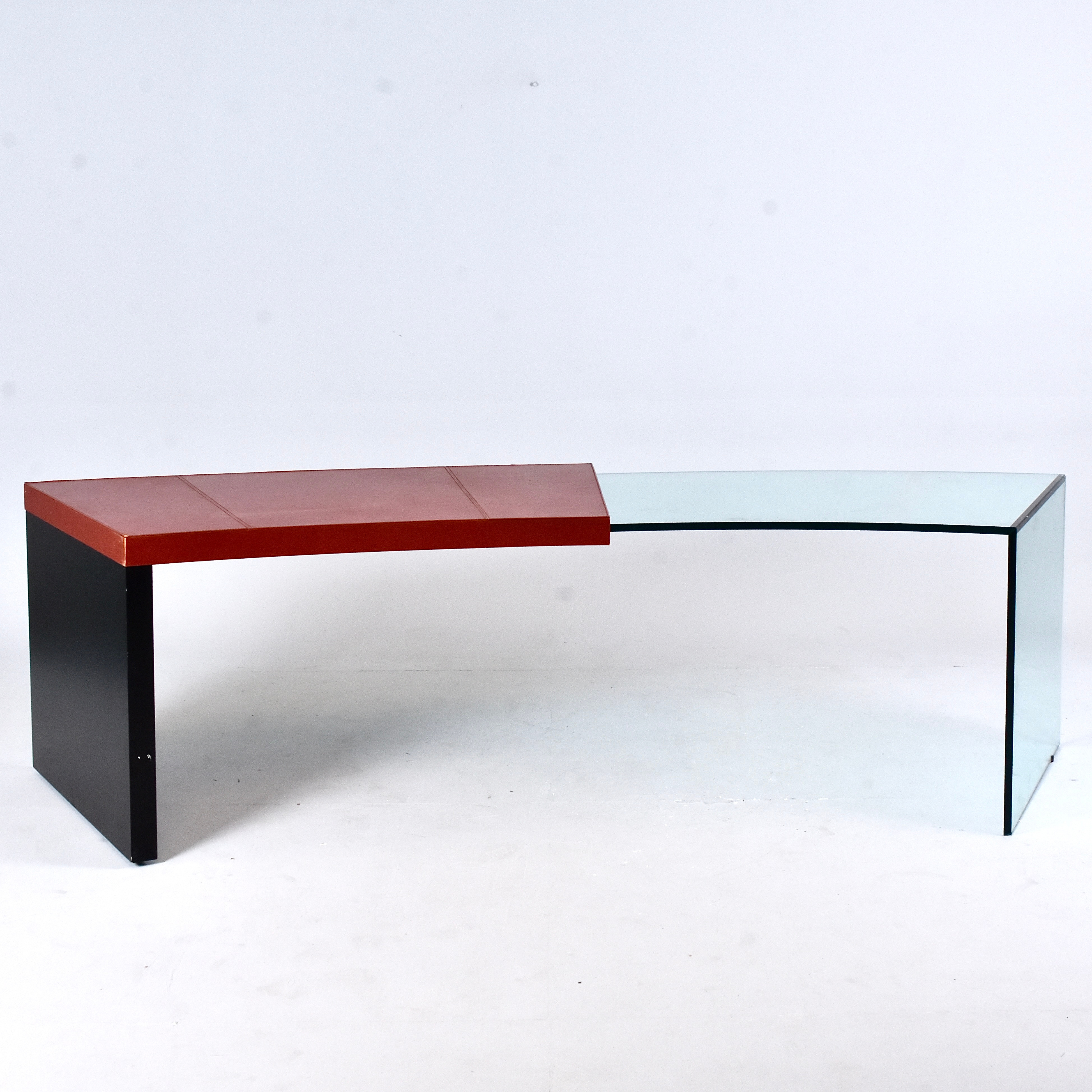 SKRIVBORD, glas/skinn. Tulczinsky Pegaso från Reflex.