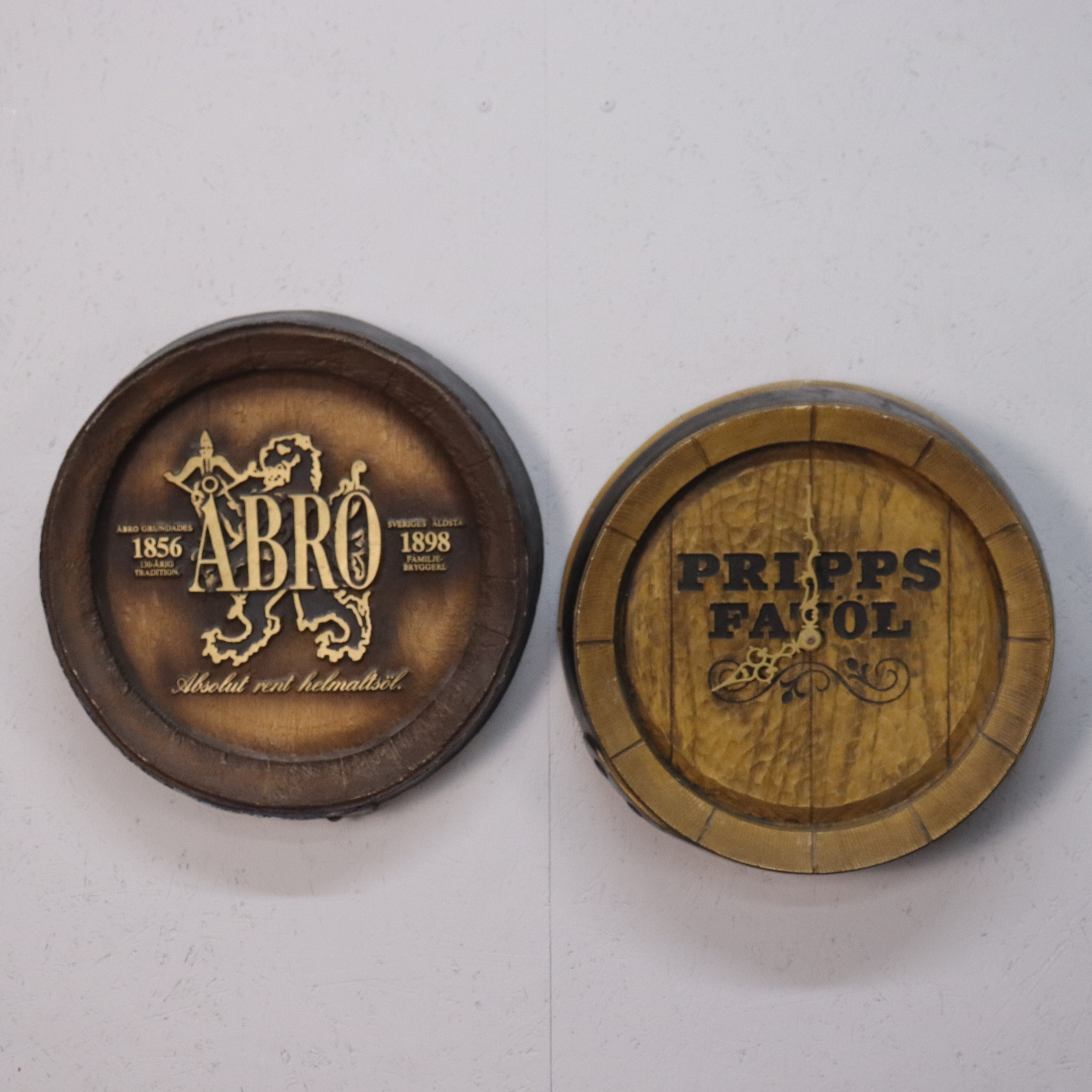 ÖLREKLAM, Åbro och Pripps Fatöl, 2 st.