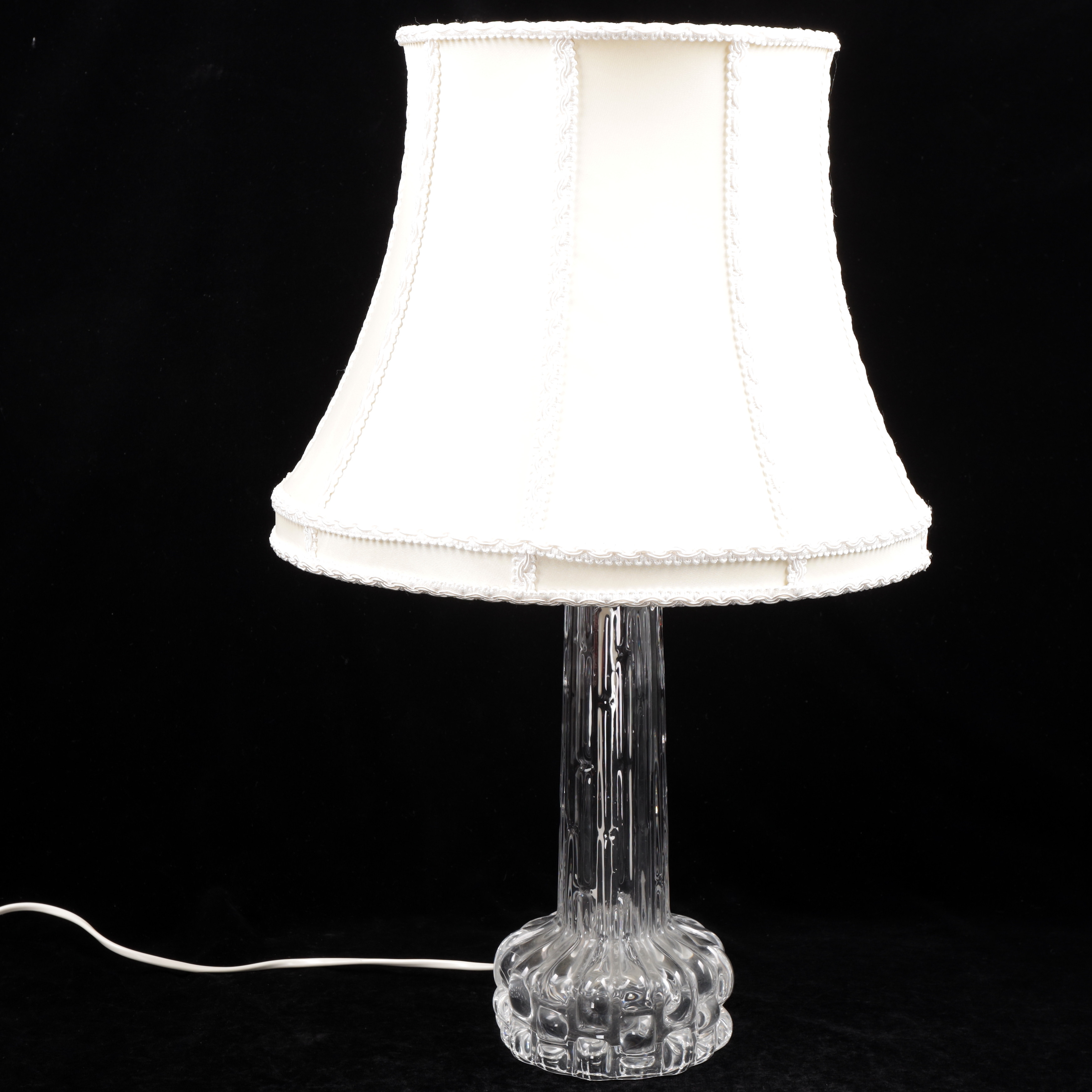 CARL FAGERLUND. Bordslampa, glas, Orrefors.