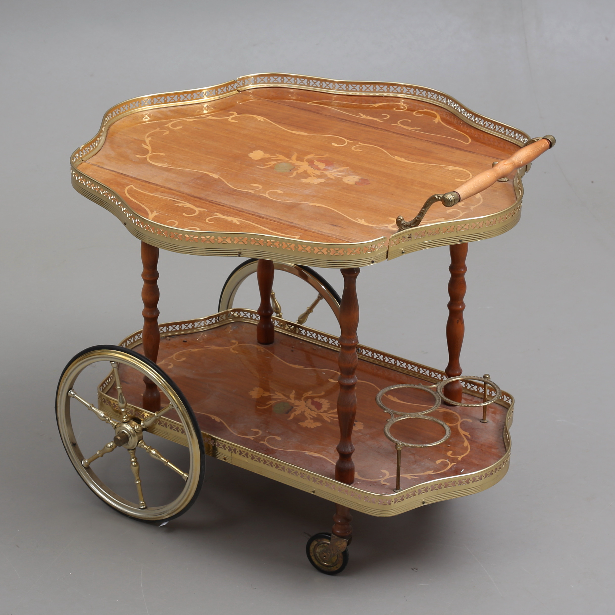 SERVERINGSVAGN med klaffar, intarsiadekor, 1900-talets andra hälft.