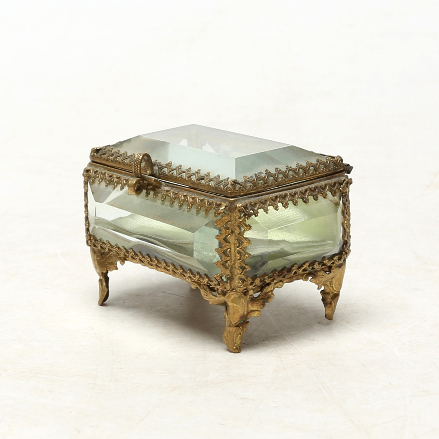 SMYCKESGÖMMA, glas/metall.