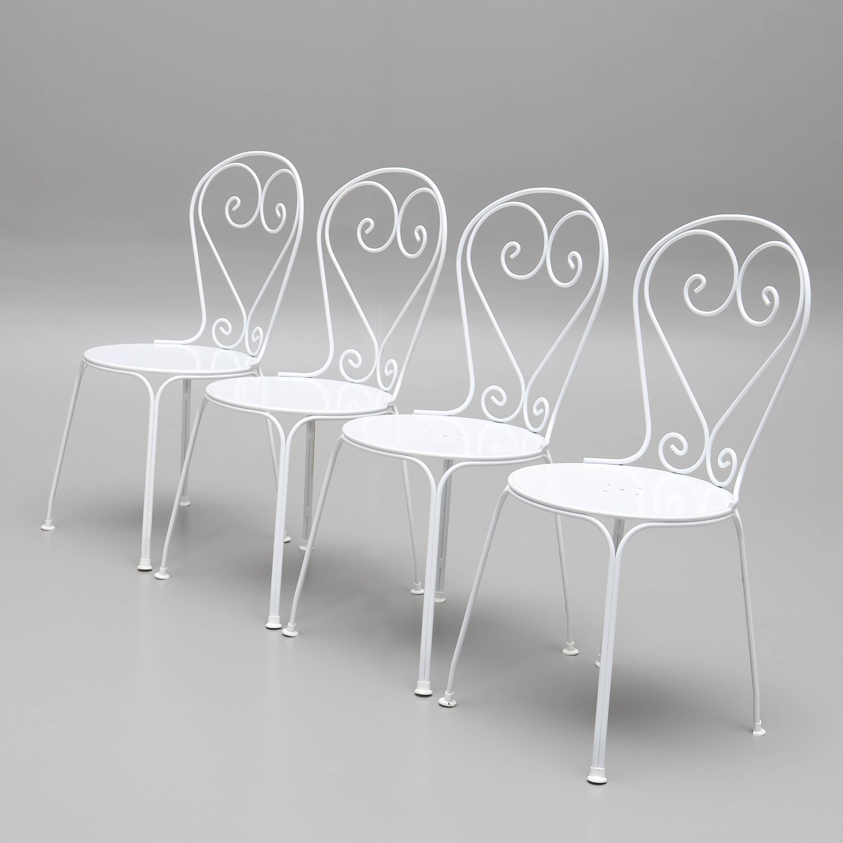 CAFÈSTOLAR, 4 st, "Classic stol no 1", vitlackerad stomme, sits av trä, Byarums Bruk, 19/2000-tal.